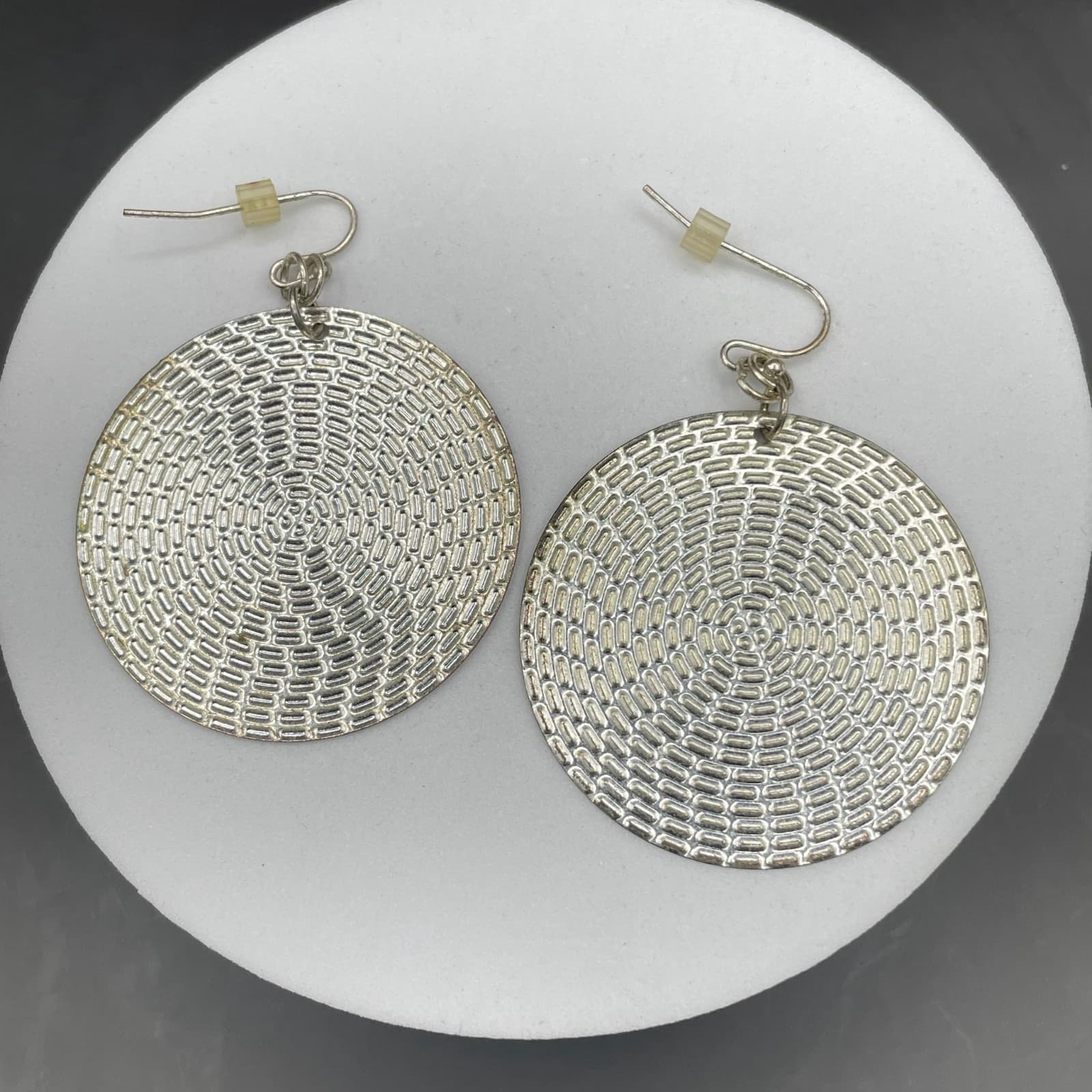 Silver Tone Textured Disc Dangle Earrings Modern Retro Style - Thumbnail 2