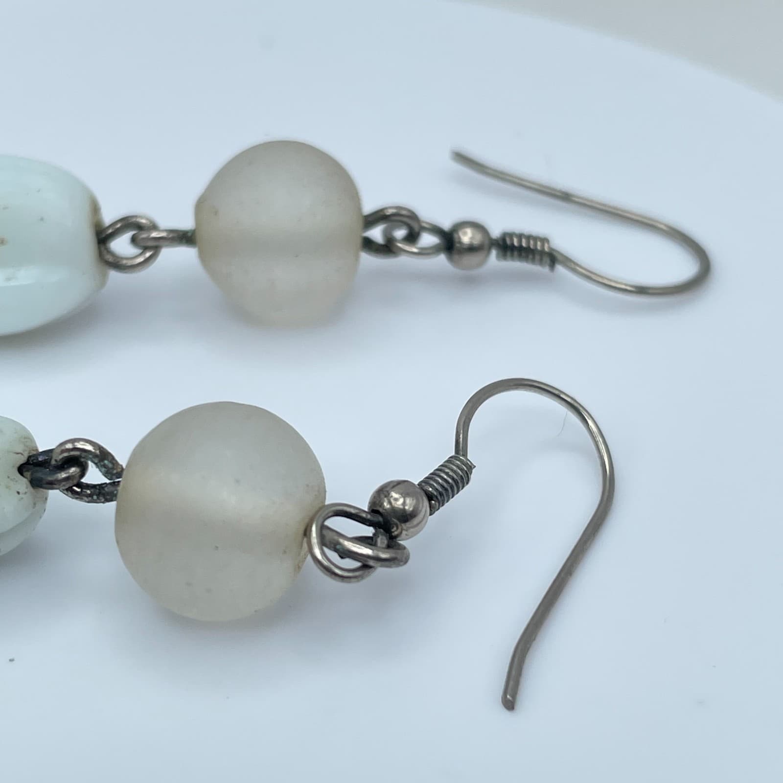 Vintage 90s White & Clear Glass Beaded Silver Tone Dangle Earrings Jewelry - Thumbnail 5