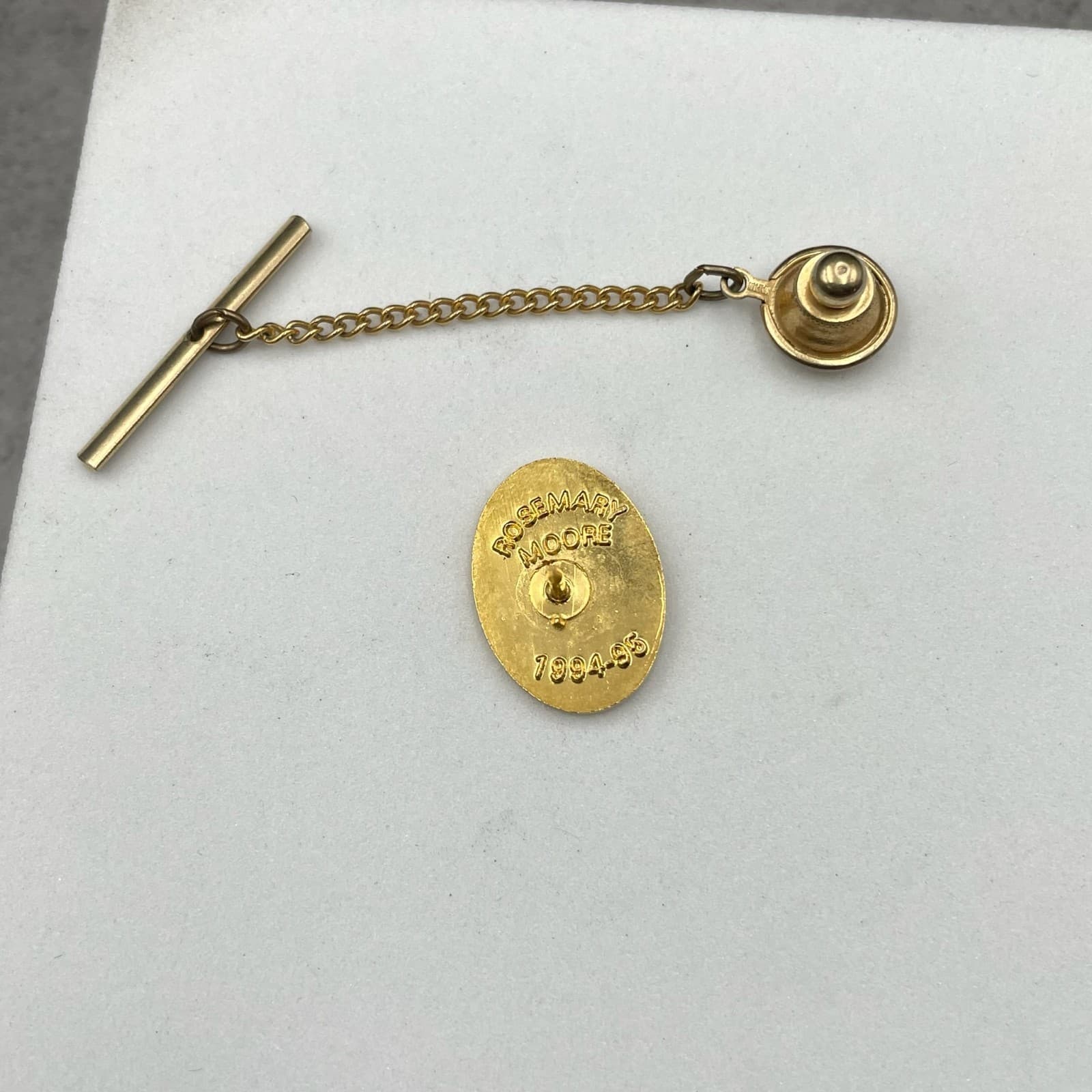 Vintage Rosemary Moore 1994-95 Classic Gold-Tone Rose T-Bar Curb Chain Tie Tack - Thumbnail 4