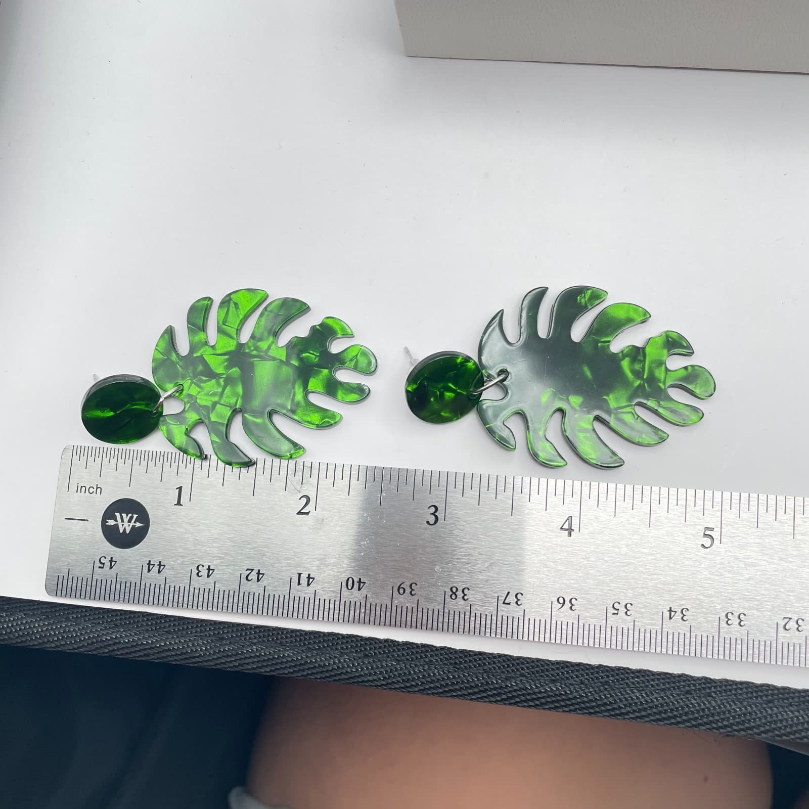 Vintage Y2K Green & Black Resin Monstera Leaf Dangle Earring Silver Tone Jewelry - Thumbnail 8