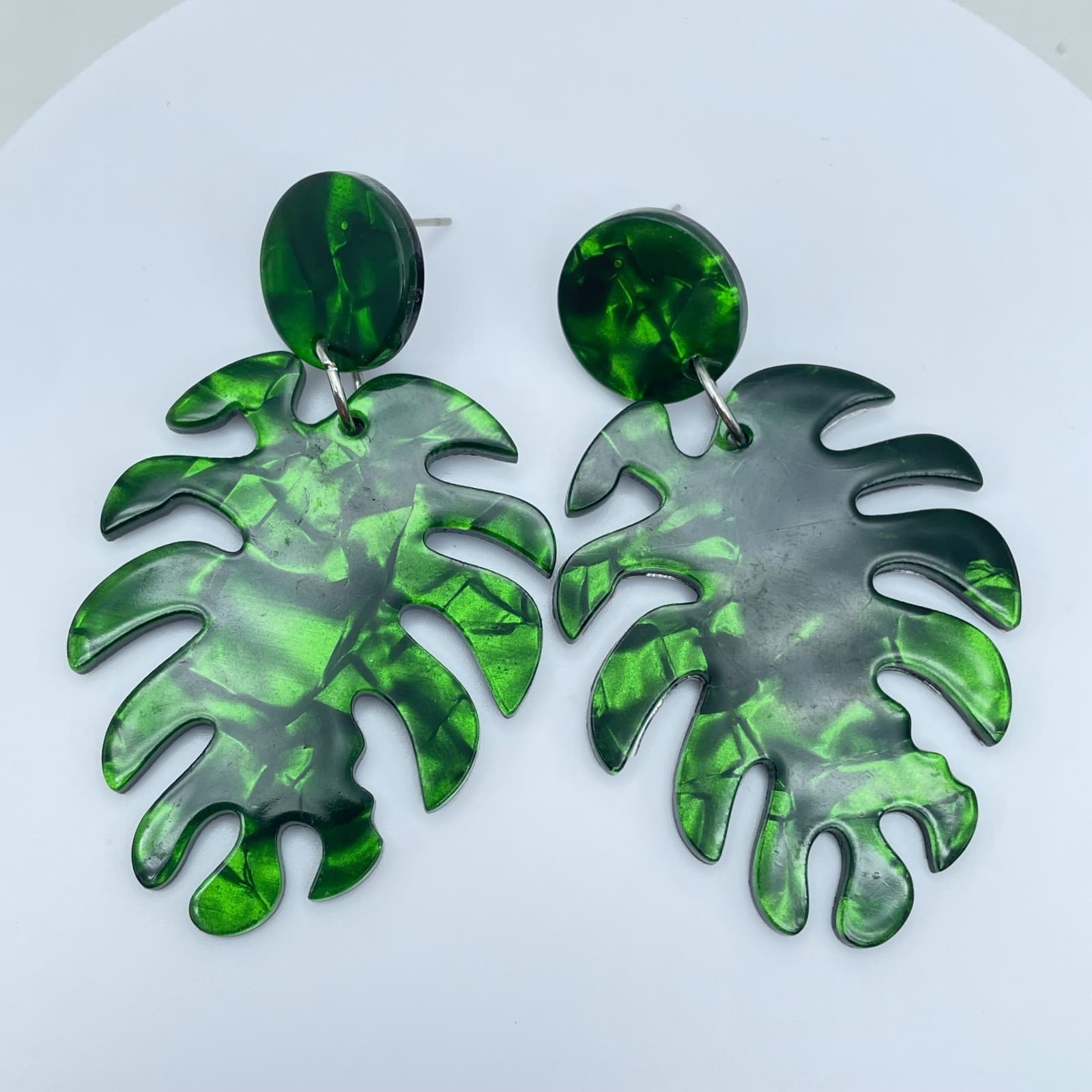 Vintage Y2K Green & Black Resin Monstera Leaf Dangle Earring Silver Tone Jewelry - Thumbnail 3