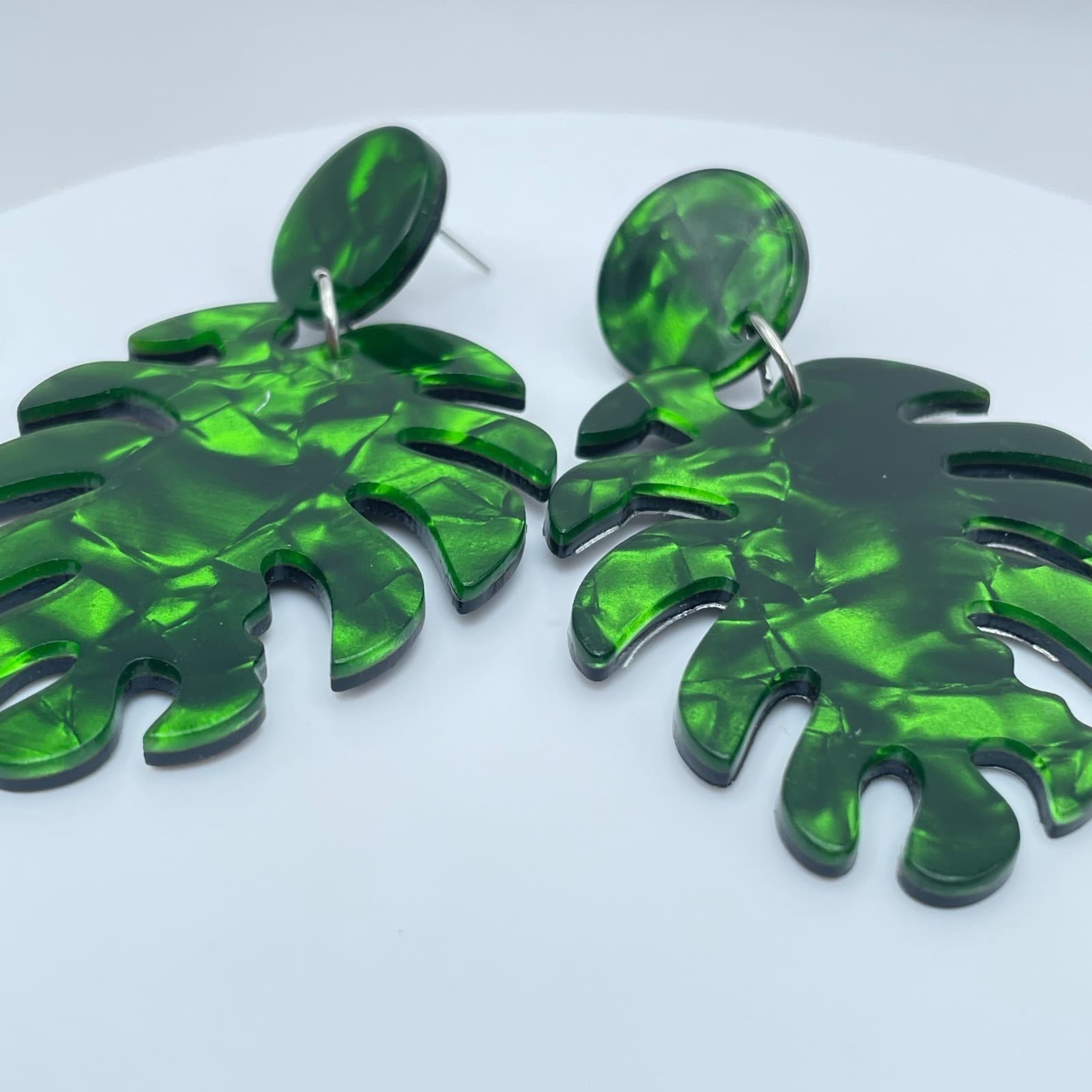 Vintage Y2K Green & Black Resin Monstera Leaf Dangle Earring Silver Tone Jewelry - Thumbnail 4