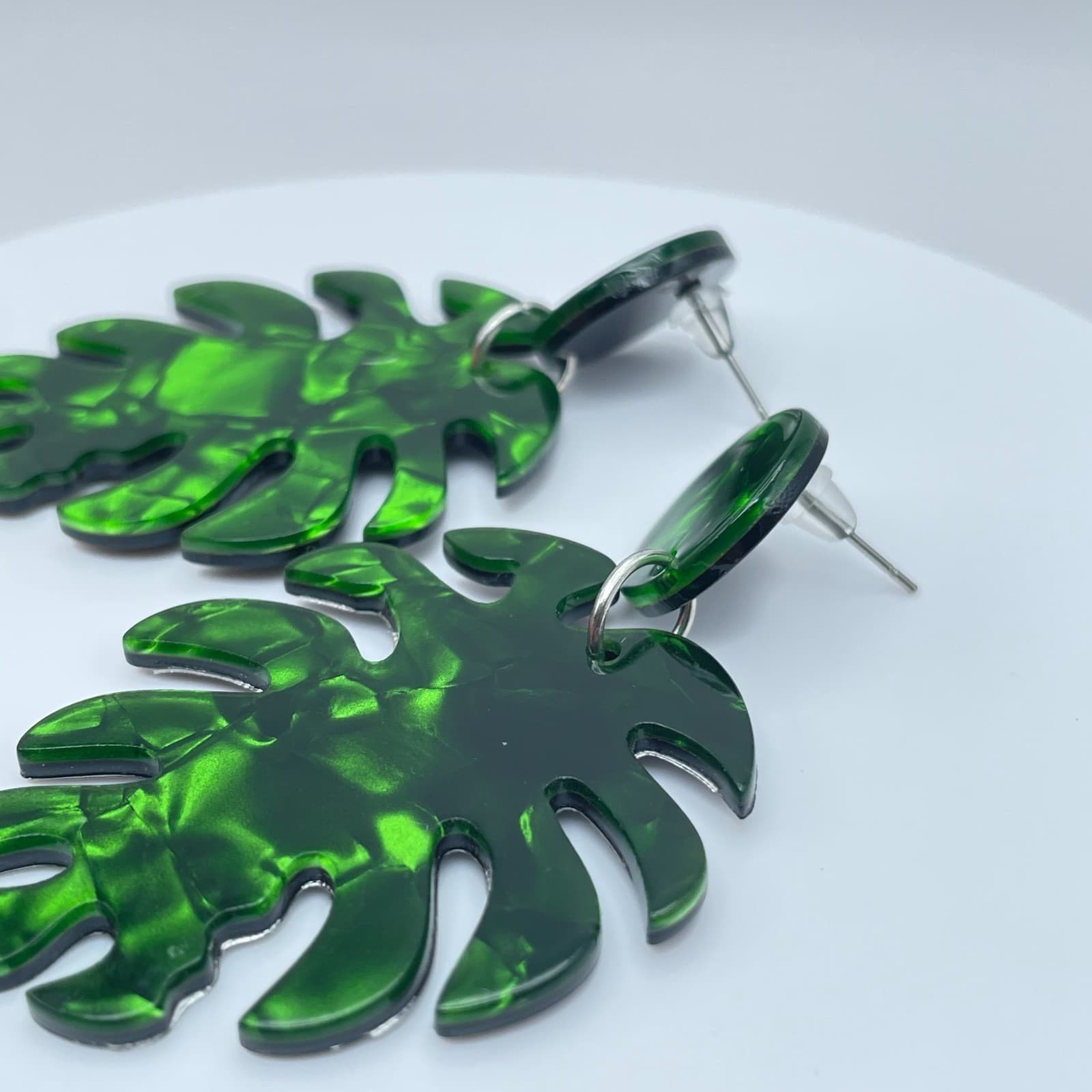 Vintage Y2K Green & Black Resin Monstera Leaf Dangle Earring Silver Tone Jewelry - Thumbnail 5