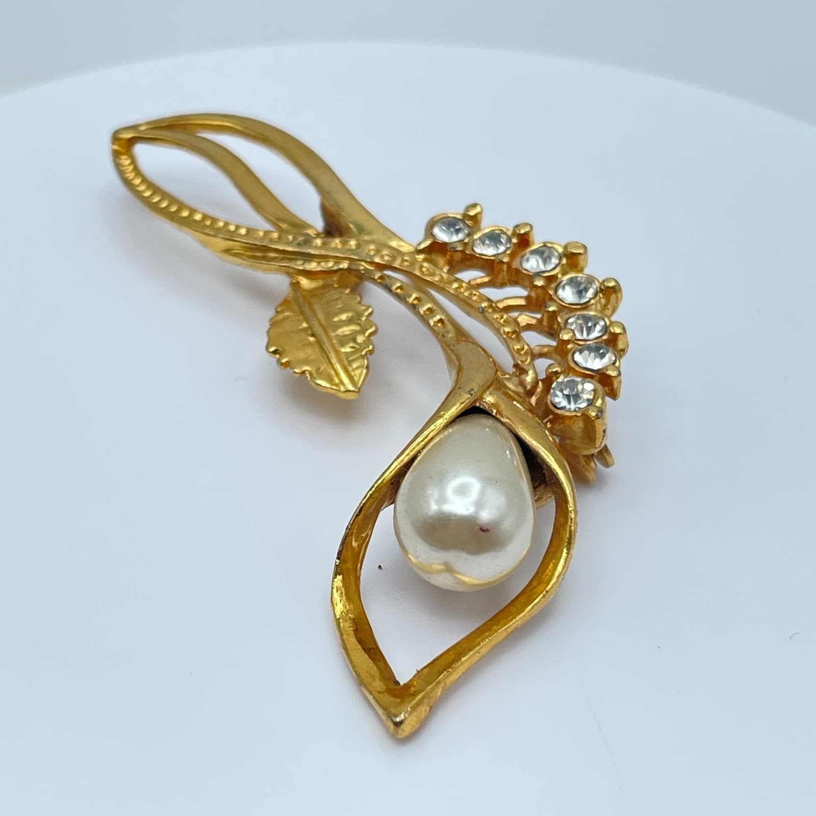 Vintage 90s Clear Rhinestone & Faux Pearl Calla Lily Gold Tone Brooch Pin - Thumbnail 6