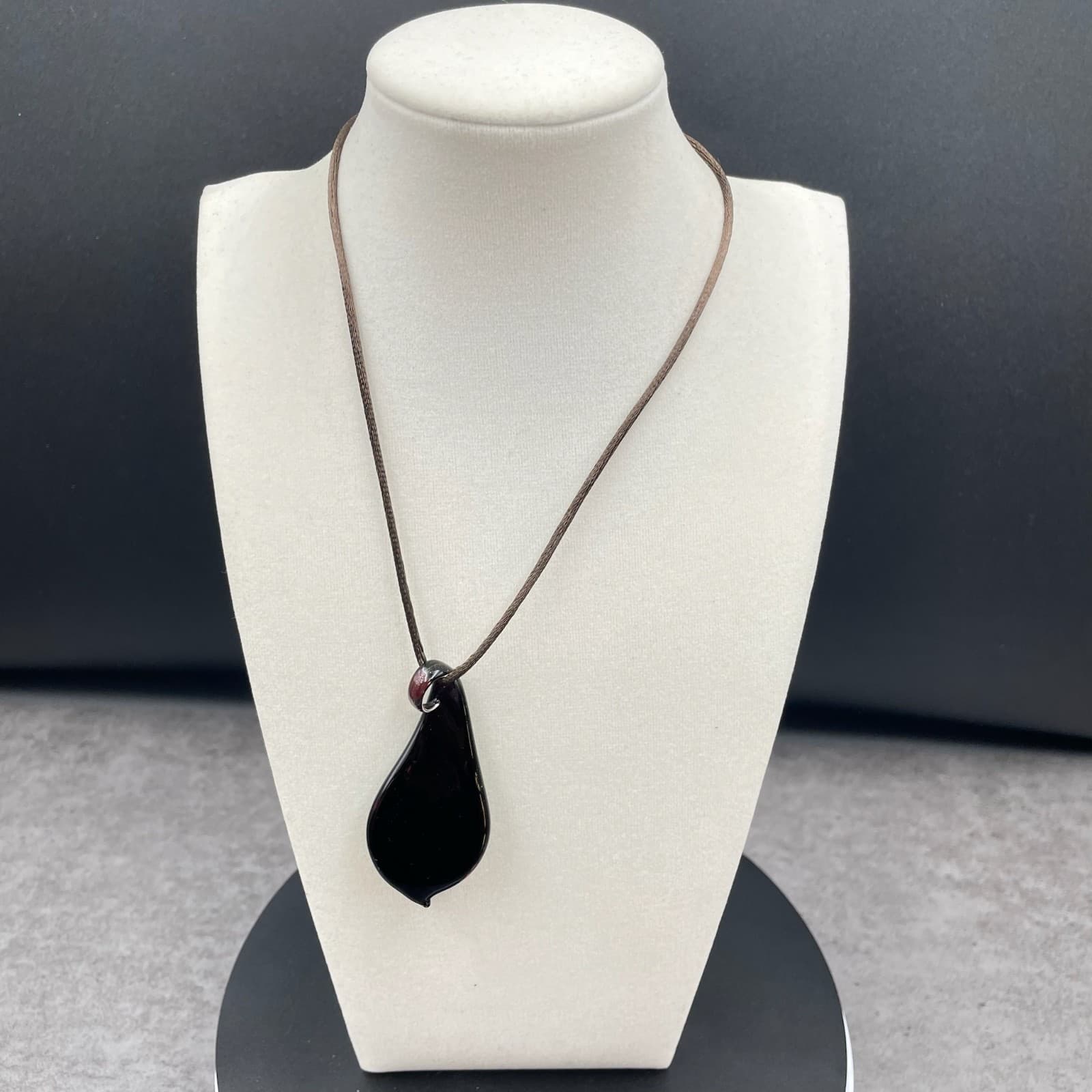 Black Lampwork Botanical Borosilicate Glass Blooming Flower Pendant Necklace - Thumbnail 4