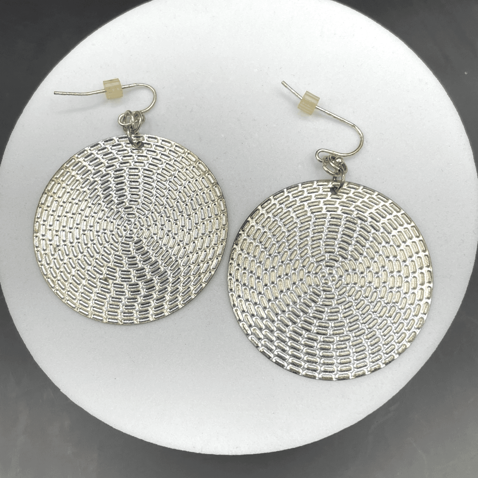 Silver Tone Textured Disc Dangle Earrings Modern Retro Style - Image 1