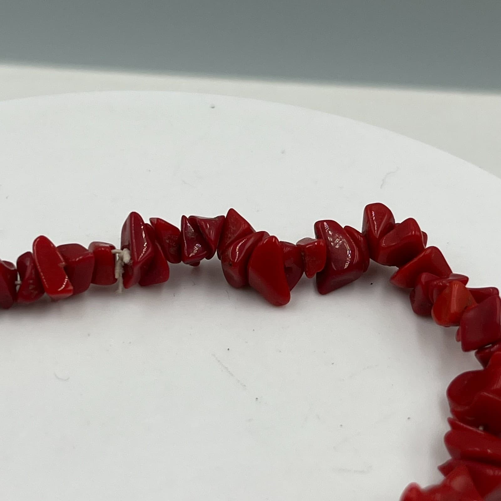 Vintage Y2K Elasticized Cord Randomized Mosaic Red Coral Chip Stretch Bracelet - Thumbnail 3