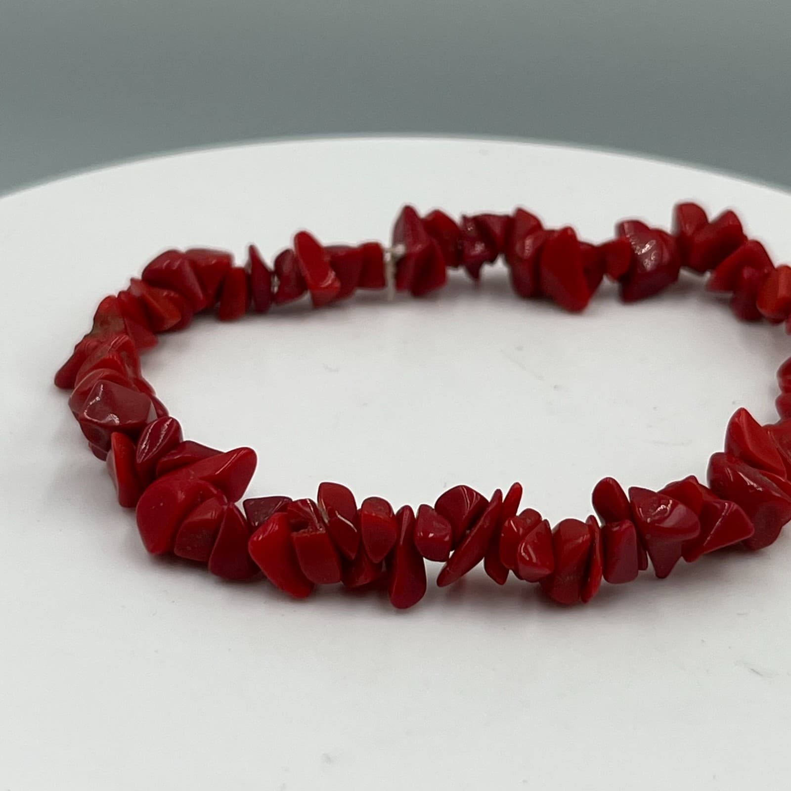 Vintage Y2K Elasticized Cord Randomized Mosaic Red Coral Chip Stretch Bracelet - Thumbnail 4