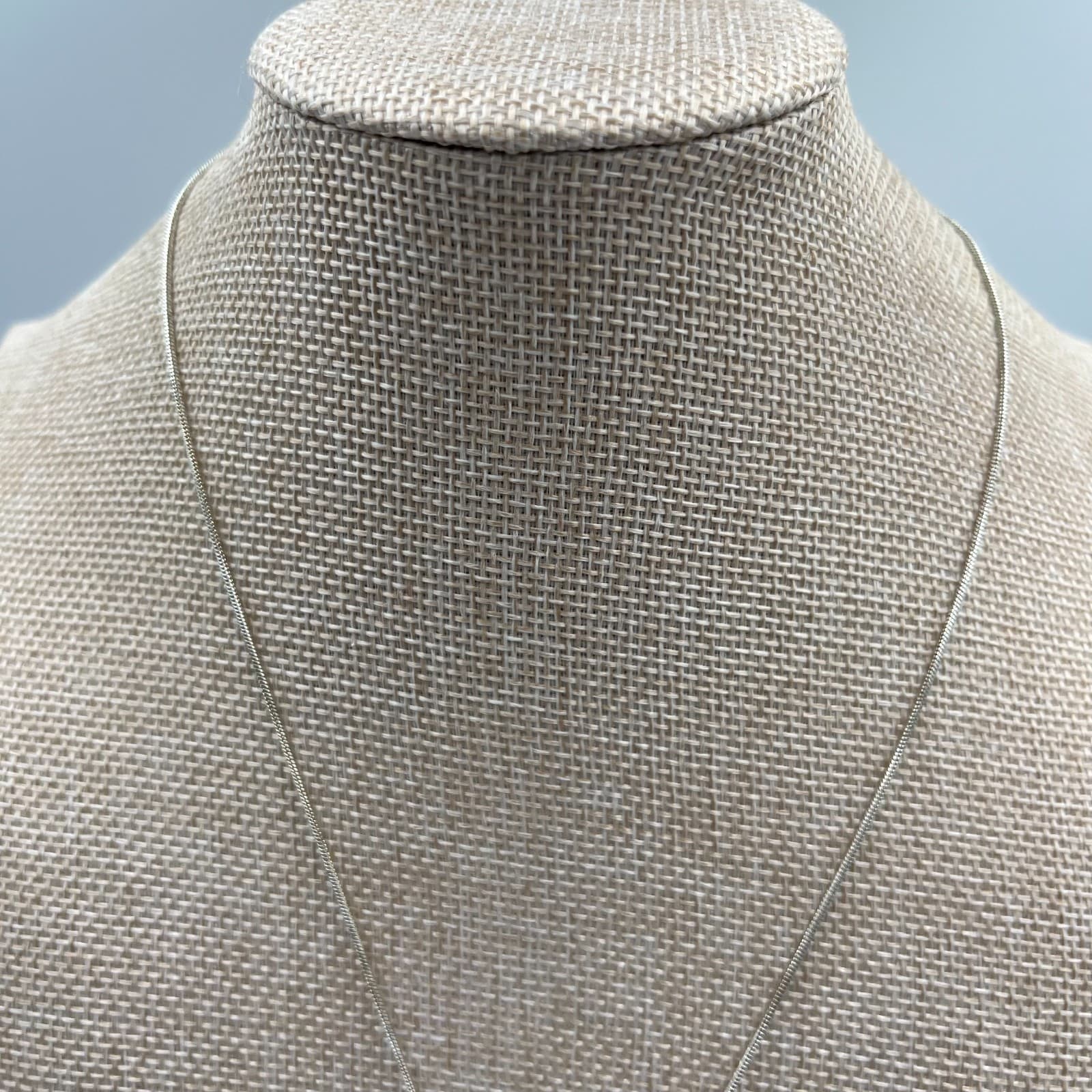 VTG Silver-Tone Fashion Snake Chain Sculptural Open Teardrop Pendant Necklace - Thumbnail 3