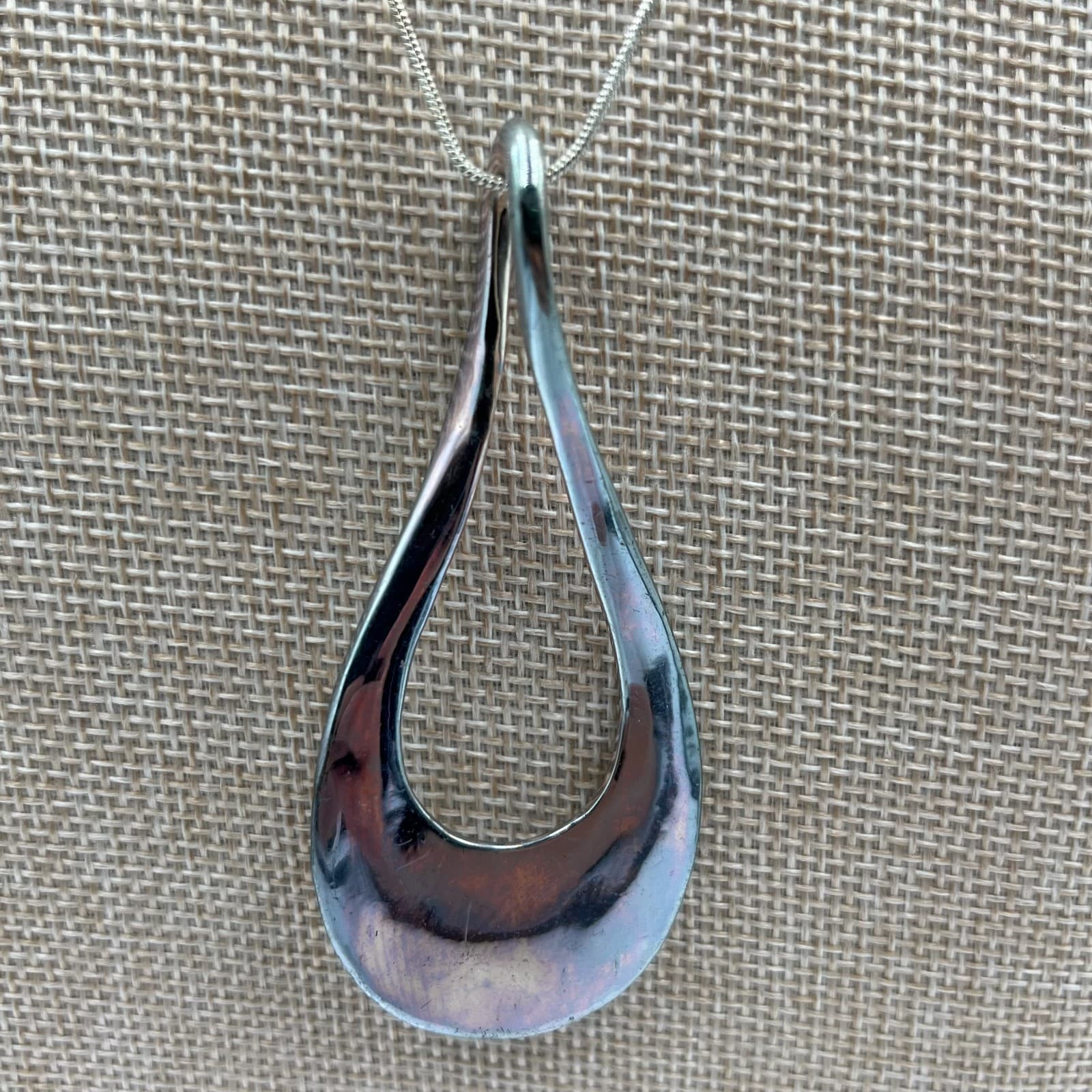 VTG Silver-Tone Fashion Snake Chain Sculptural Open Teardrop Pendant Necklace - Image 1