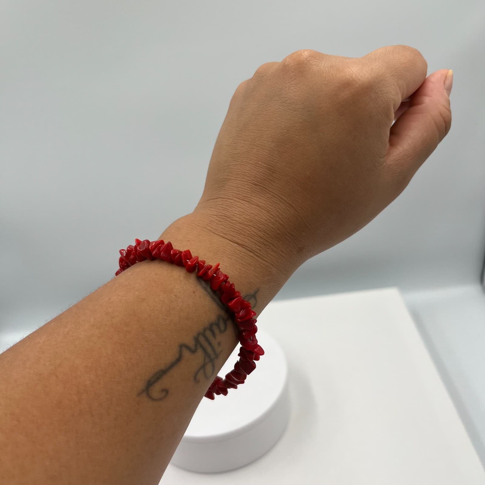 Vintage Y2K Elasticized Cord Randomized Mosaic Red Coral Chip Stretch Bracelet - Thumbnail 6