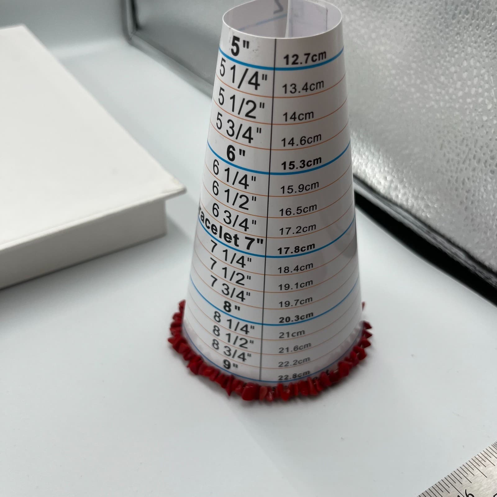 Vintage Y2K Elasticized Cord Randomized Mosaic Red Coral Chip Stretch Bracelet - Thumbnail 7