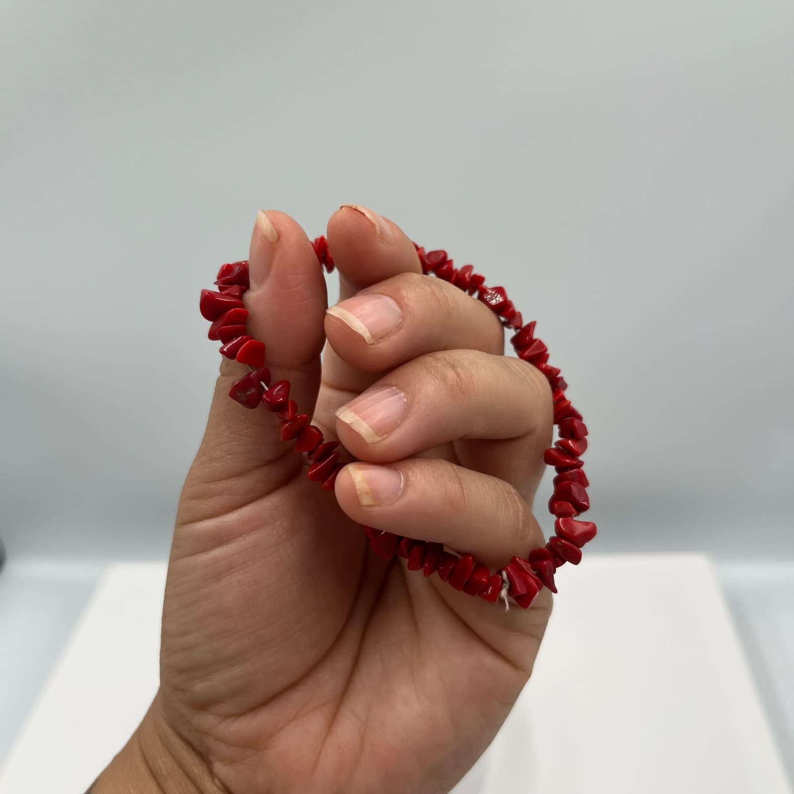 Vintage Y2K Elasticized Cord Randomized Mosaic Red Coral Chip Stretch Bracelet - Thumbnail 5