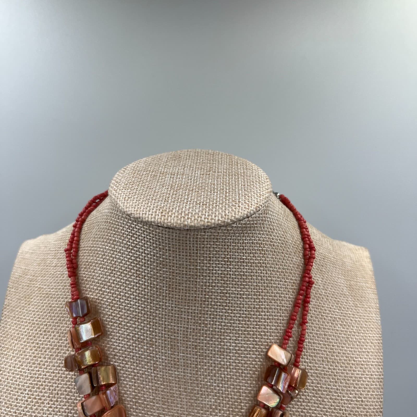 VTG Red Peach Iridescent Shell Chunk Pearl Salmon Pink Flower Pendant Necklace - Thumbnail 3