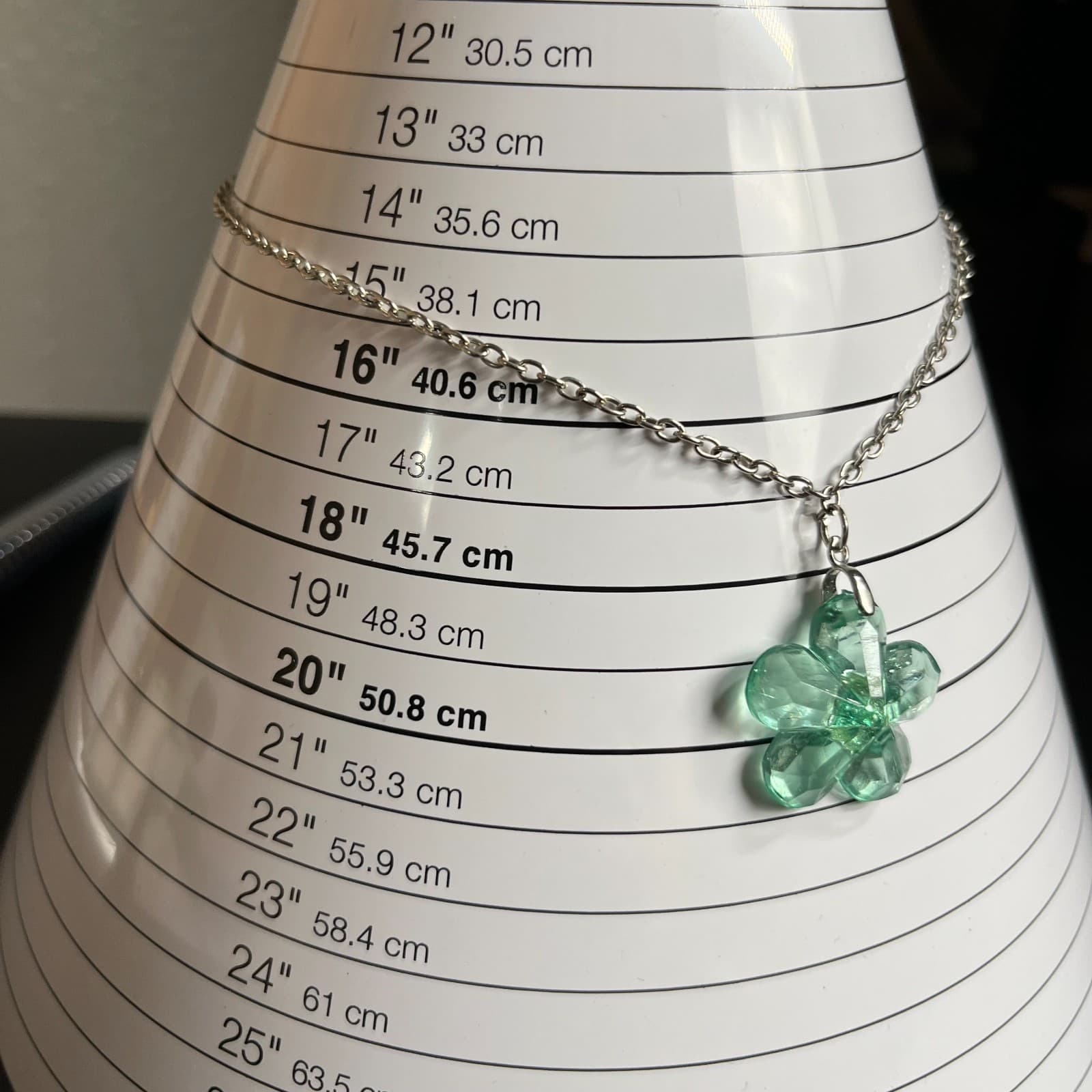 Y2K Botanical Green Faceted Blossoming Sakura Flower Charm Pendant Necklace - Thumbnail 8