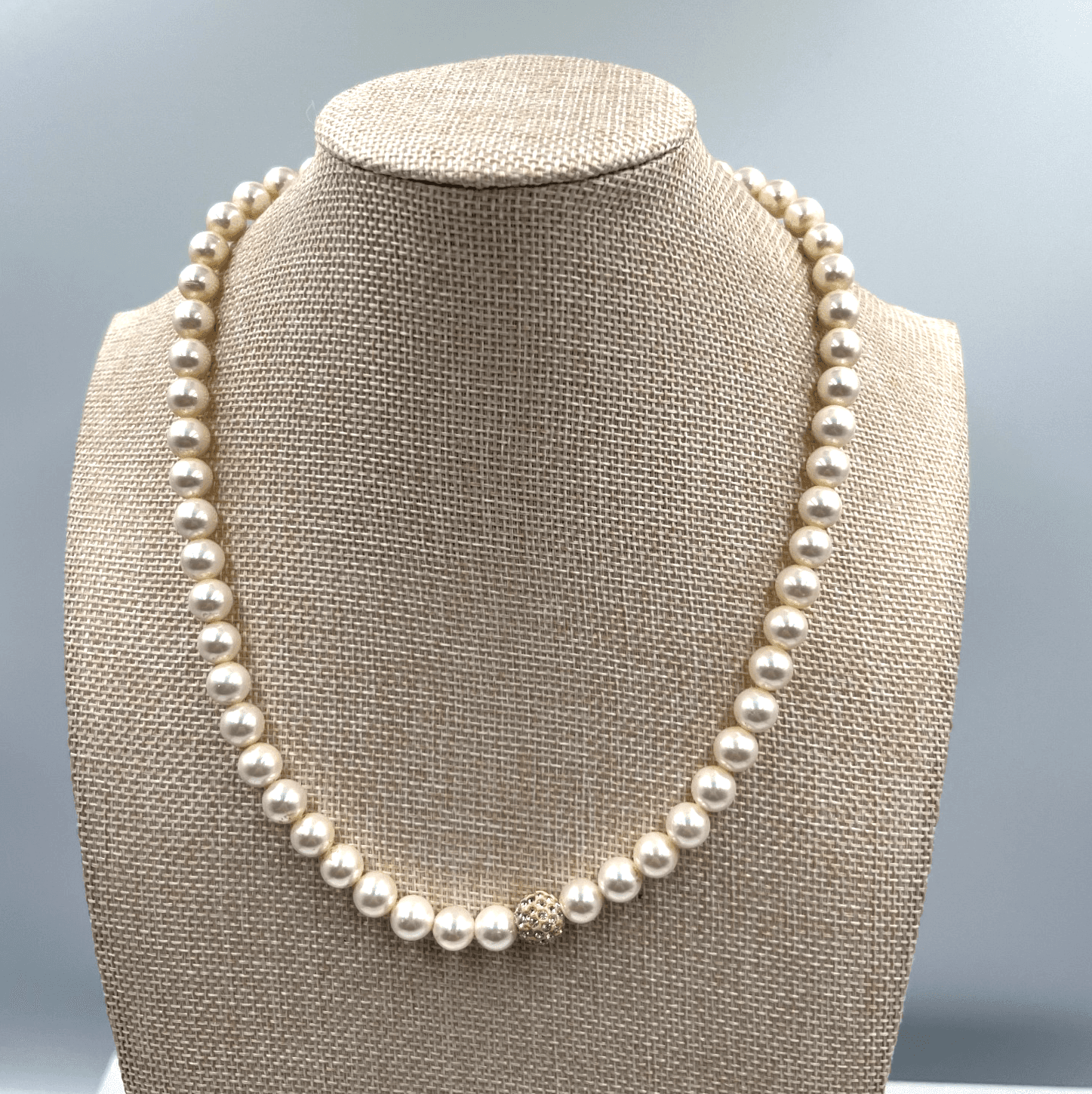Vintage Cream Classic Fashion Mother of Pearls Beaded Hand-Knotted Necklace - Image 1