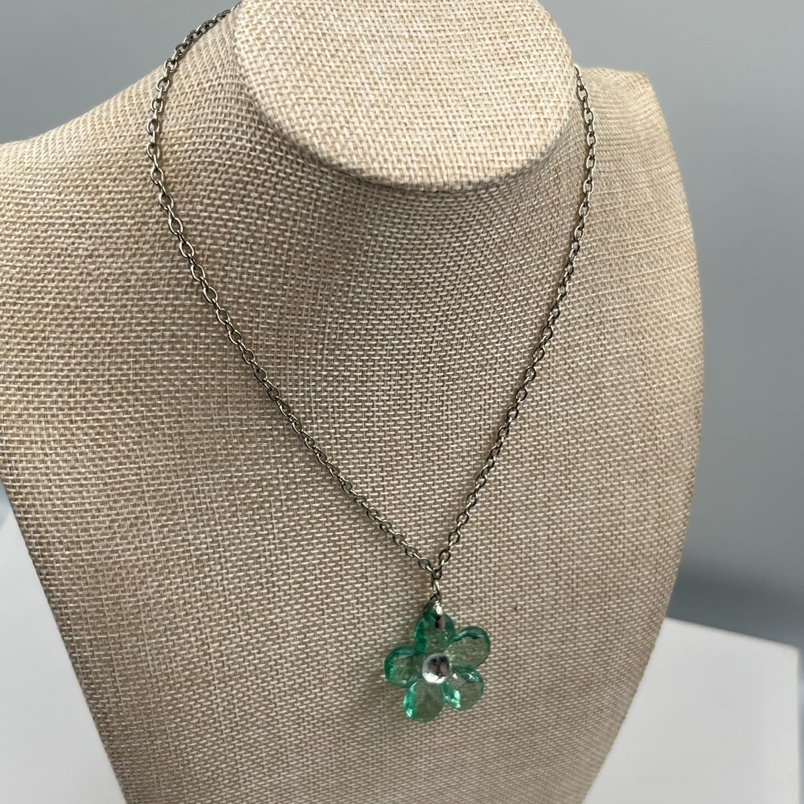 Y2K Botanical Green Faceted Blossoming Sakura Flower Charm Pendant Necklace - Thumbnail 6