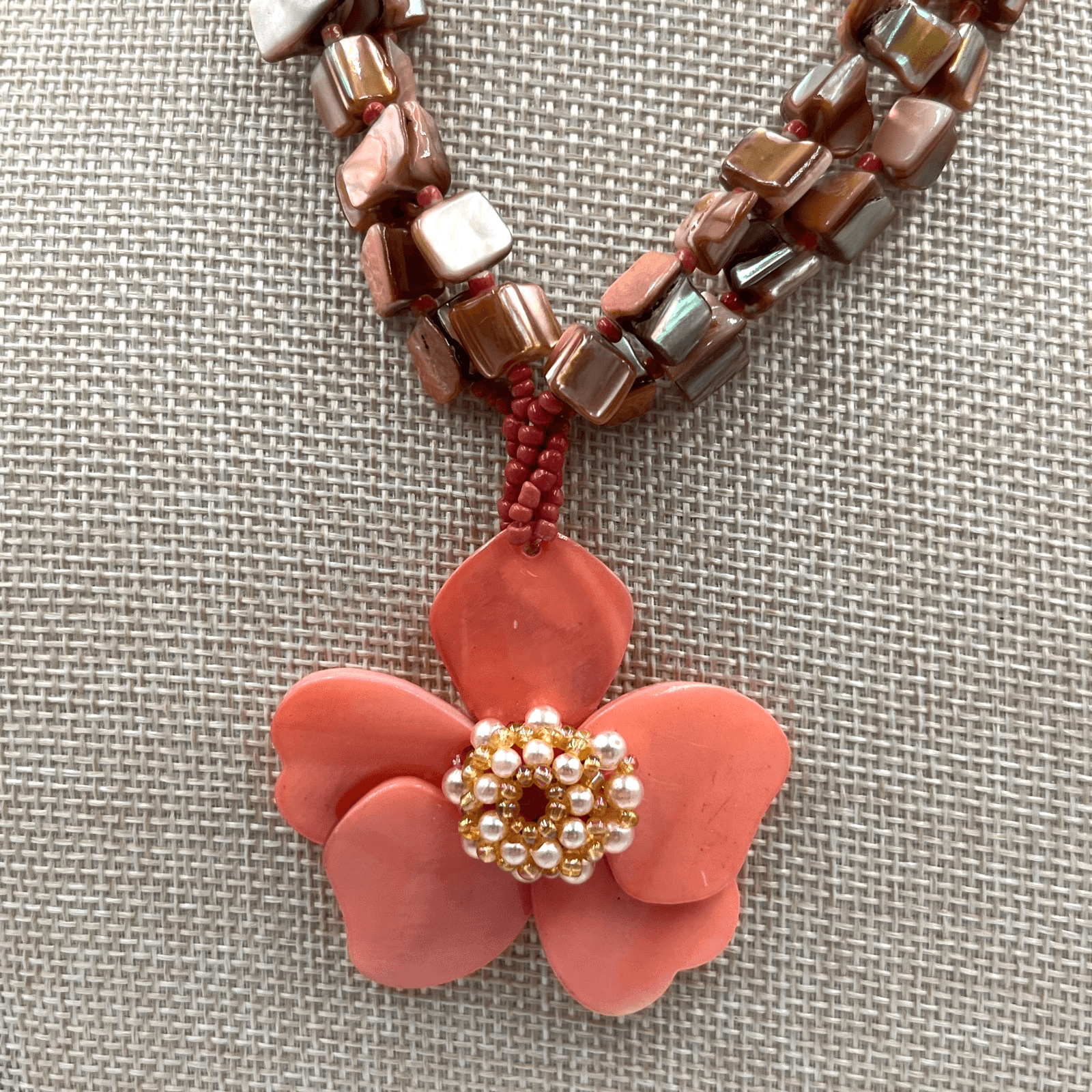 VTG Red Peach Iridescent Shell Chunk Pearl Salmon Pink Flower Pendant Necklace - Image 1