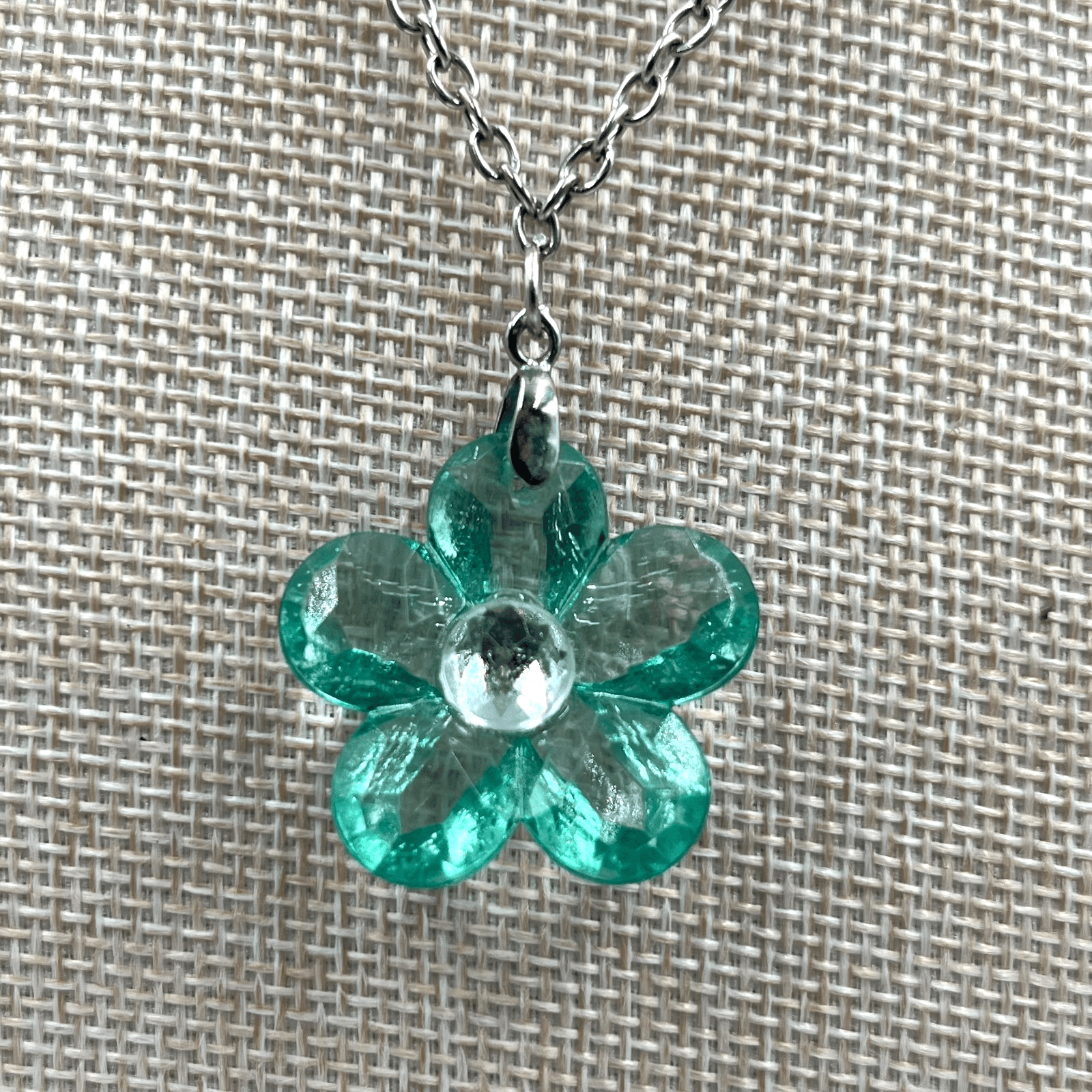 Y2K Botanical Green Faceted Blossoming Sakura Flower Charm Pendant Necklace - Image 1