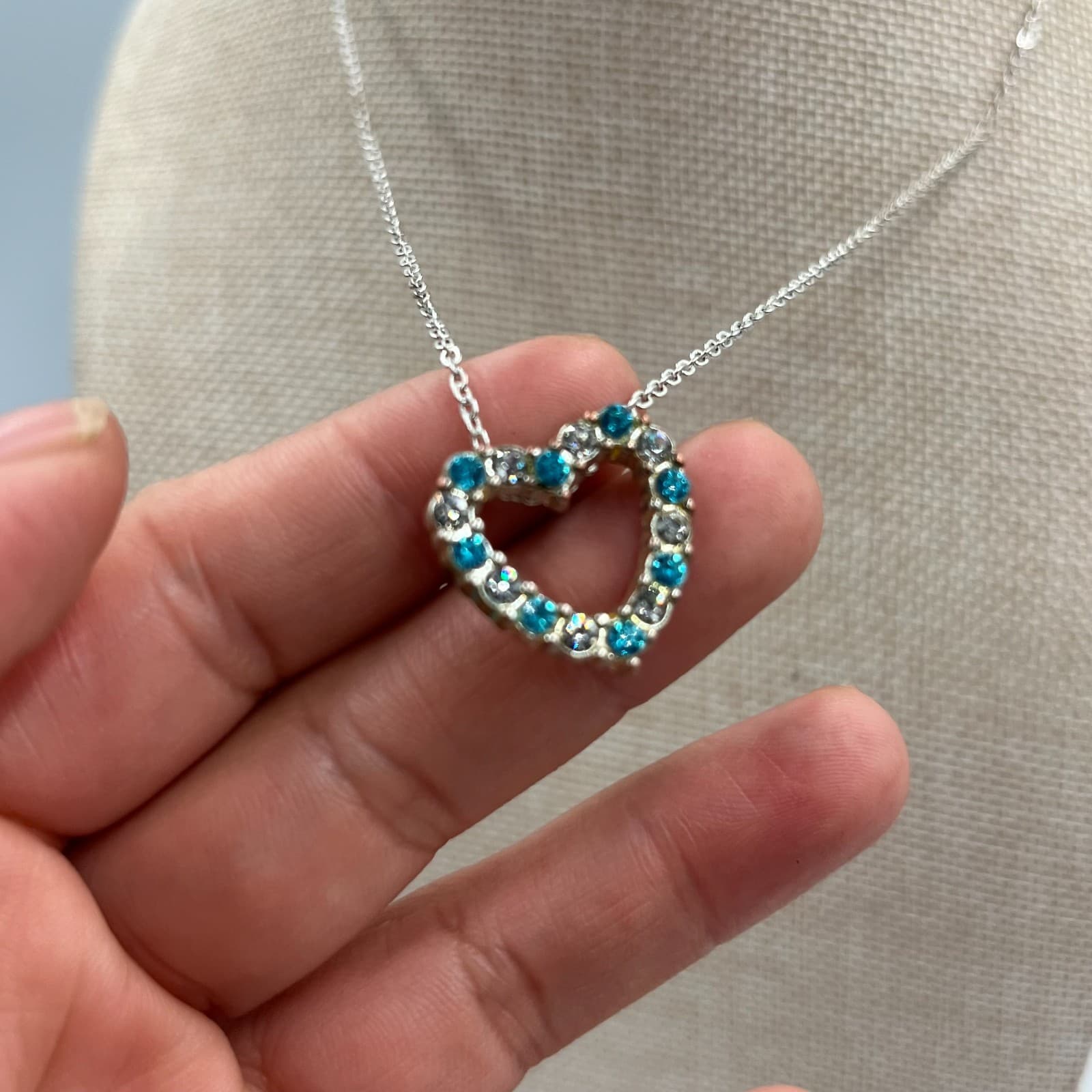 VTG Silver-Tone Teal Faceted Pave-Set Rhinestone Heart Pendant Lobster Necklace - Thumbnail 3