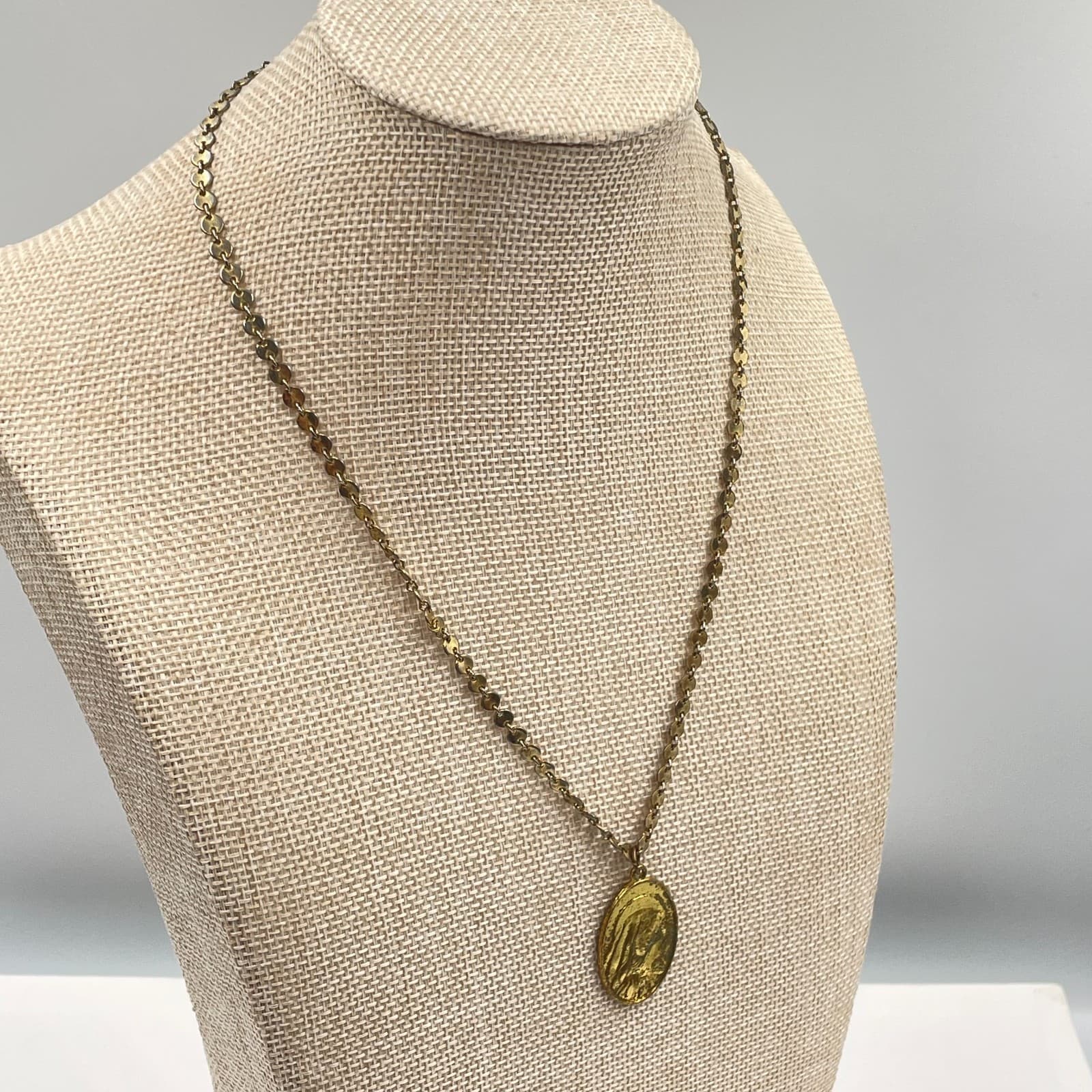 Vintage Our Lady of Sorrows Medal Necklace (Spanish) Nuestra Señora de los Dolor - Thumbnail 5