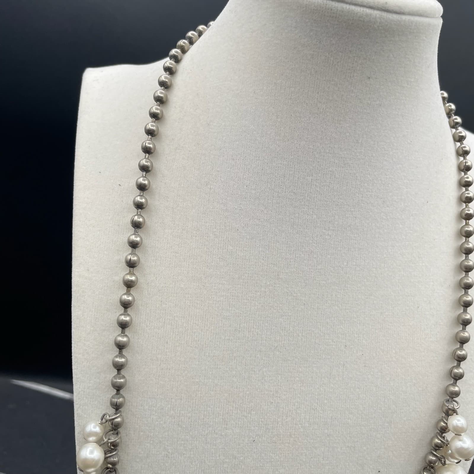 Silver-Tone Classic Mother-Of-Pearl Faceted Glass Beaded Statement Necklace - Thumbnail 2