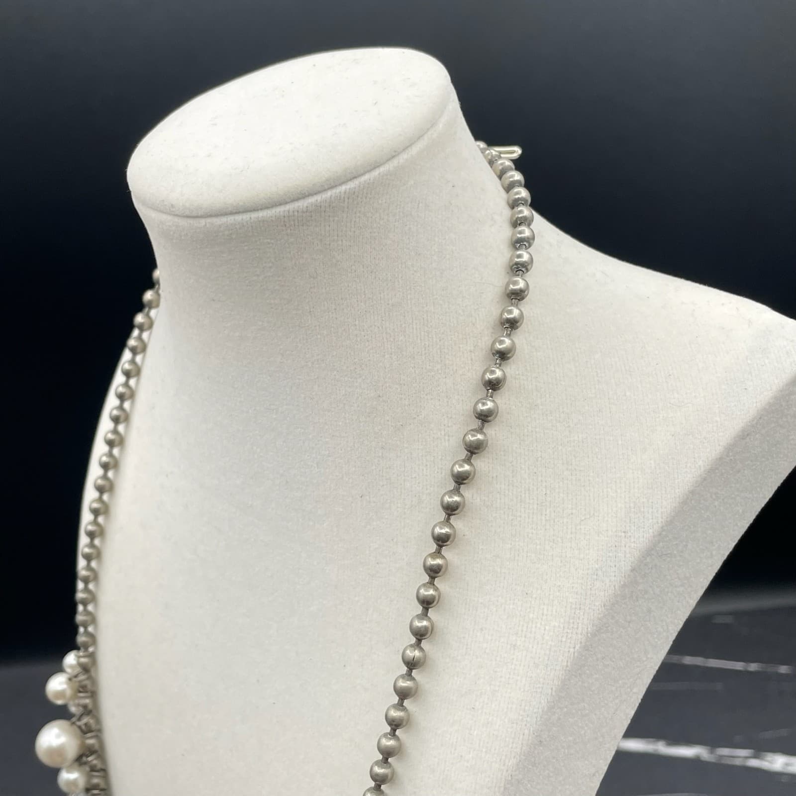 Silver-Tone Classic Mother-Of-Pearl Faceted Glass Beaded Statement Necklace - Thumbnail 8