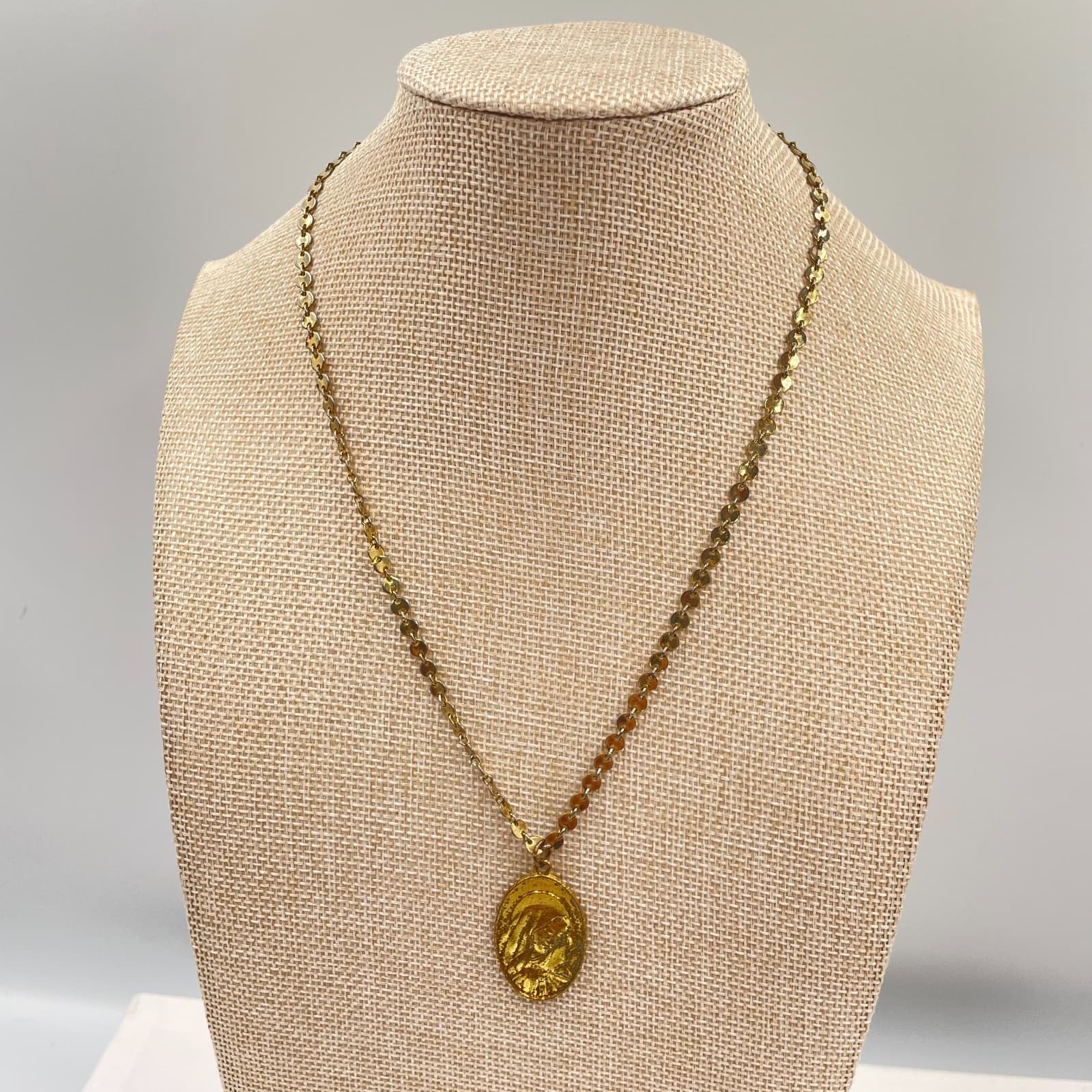 Vintage Our Lady of Sorrows Medal Necklace (Spanish) Nuestra Señora de los Dolor - Thumbnail 2