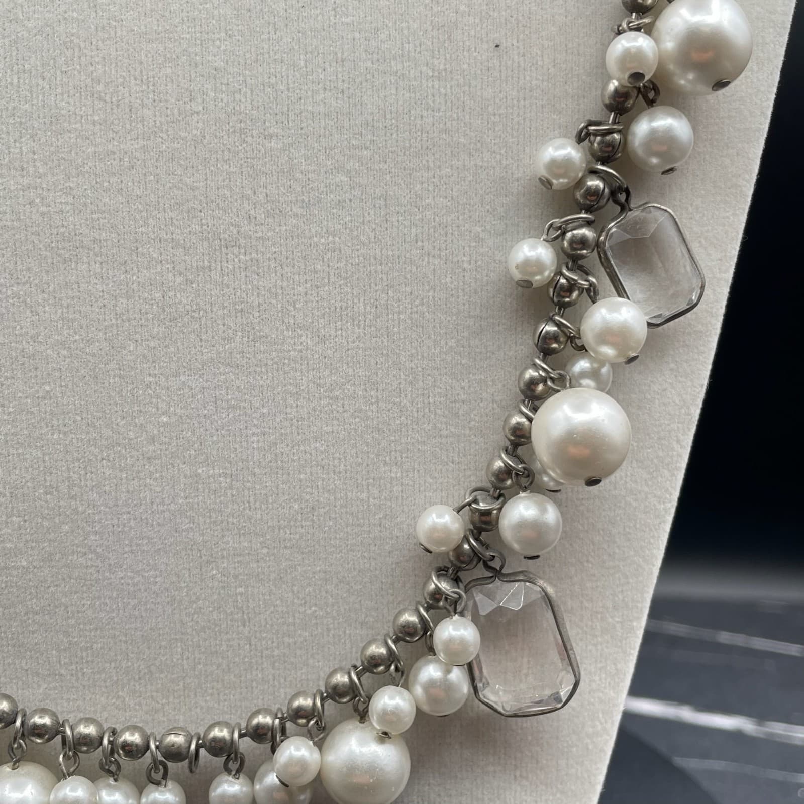 Silver-Tone Classic Mother-Of-Pearl Faceted Glass Beaded Statement Necklace - Thumbnail 5