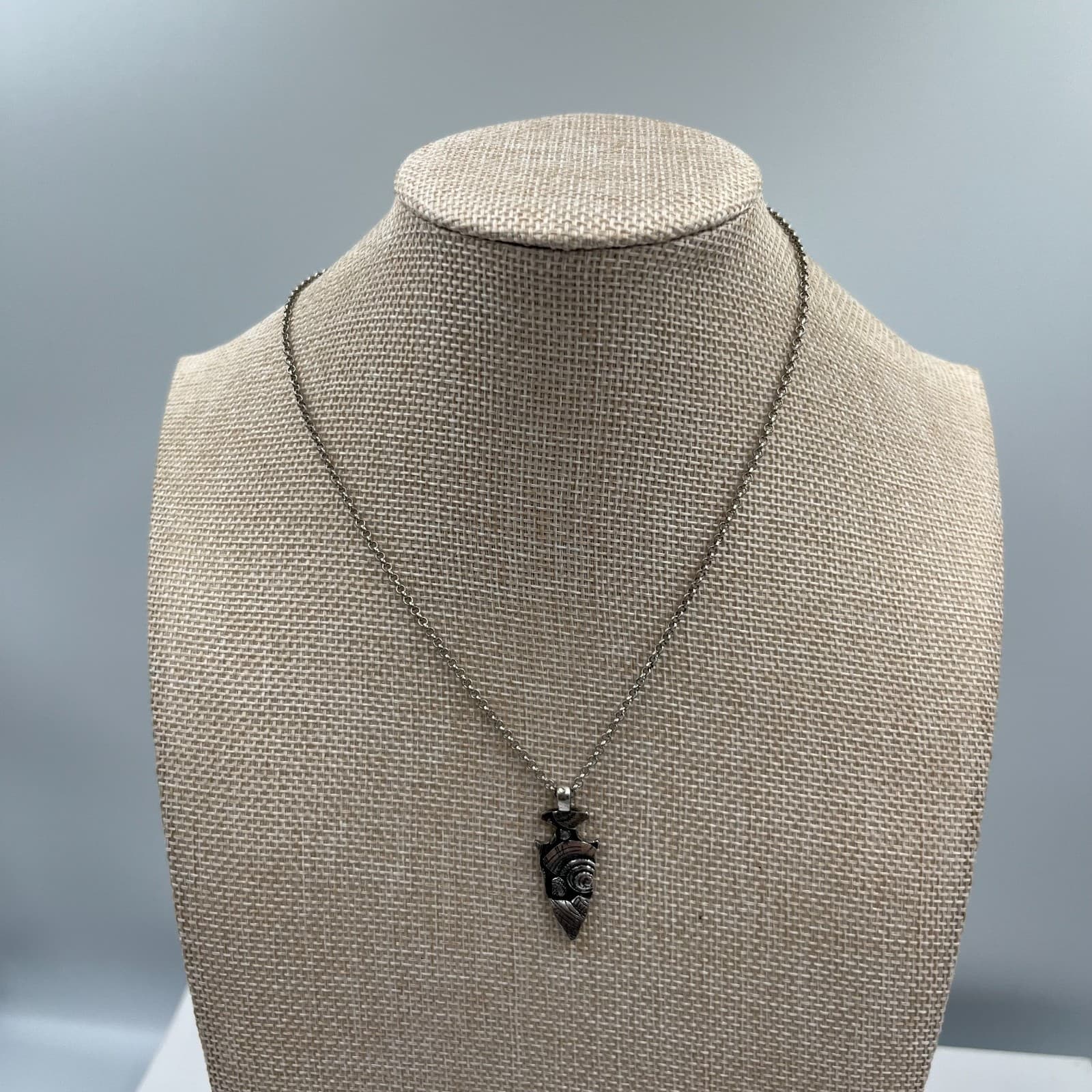 Boho-Chic Silver-Tone Rolo Chain Old West Arrowhead Pendant Lobster Necklace - Thumbnail 2