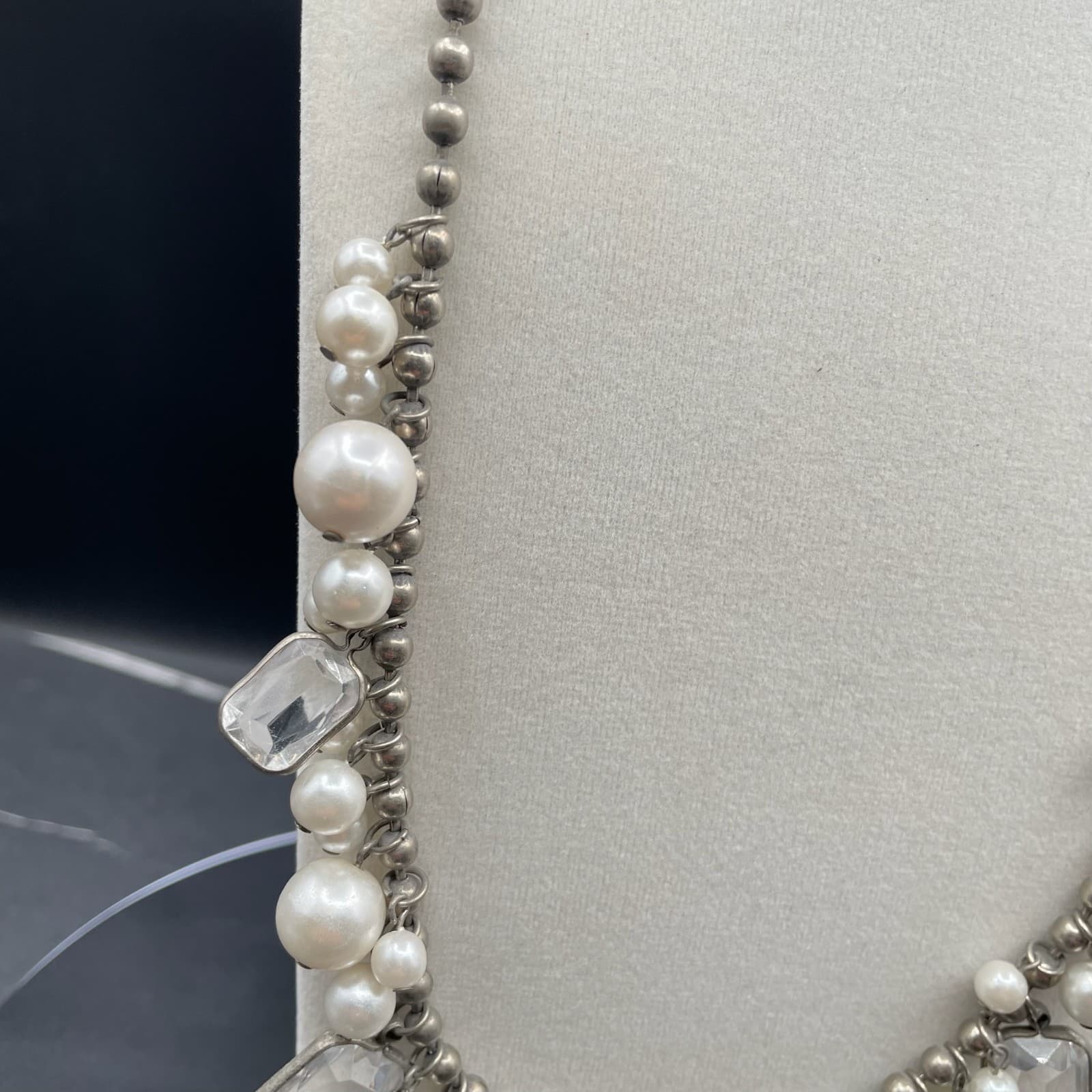 Silver-Tone Classic Mother-Of-Pearl Faceted Glass Beaded Statement Necklace - Thumbnail 3