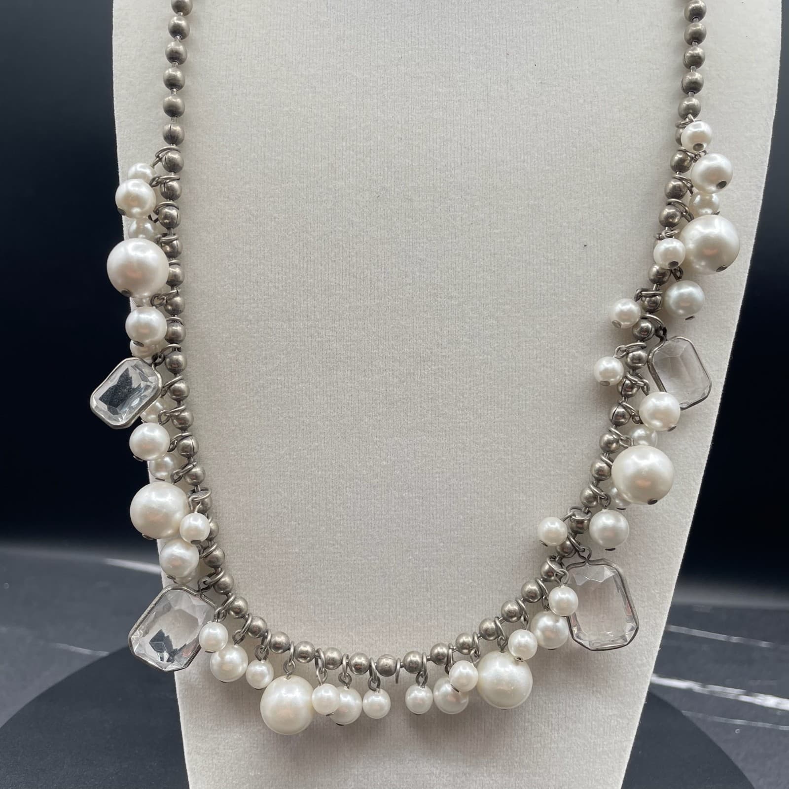 Silver-Tone Classic Mother-Of-Pearl Faceted Glass Beaded Statement Necklace - Thumbnail 4