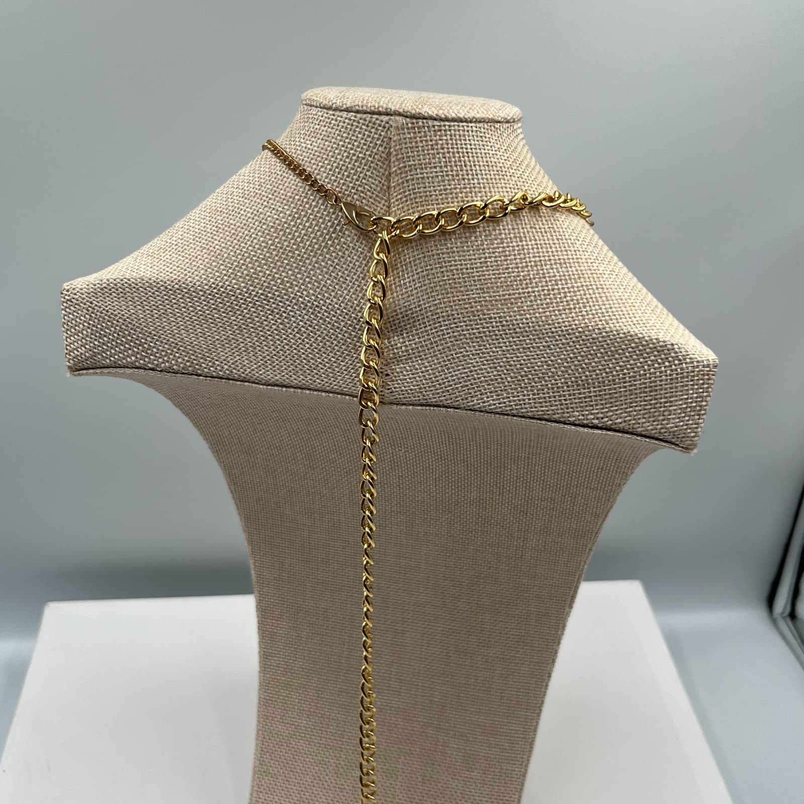 Gold-Tone Curb Chain Multi-Layered Decorative Butterfly Charm Lobster Necklace - Thumbnail 7