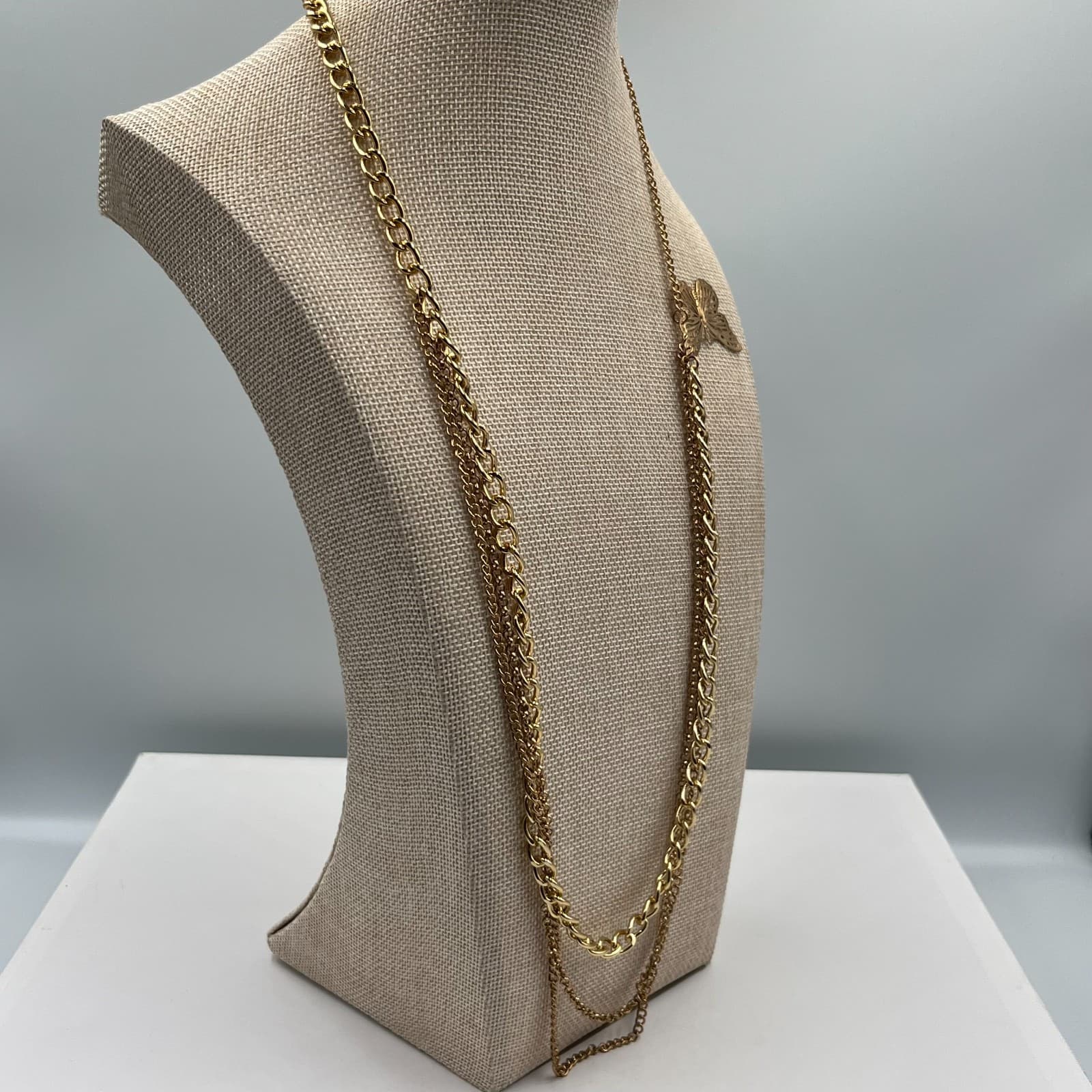 Gold-Tone Curb Chain Multi-Layered Decorative Butterfly Charm Lobster Necklace - Thumbnail 6