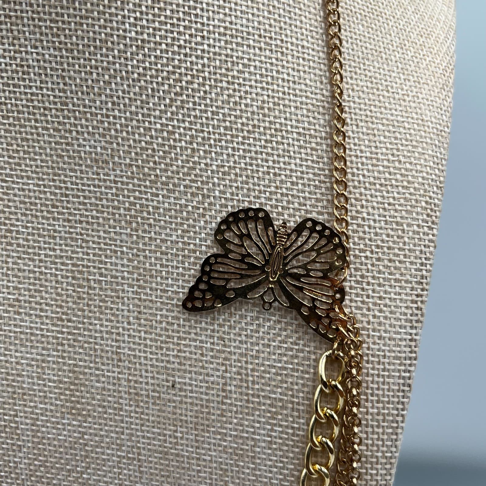 Gold-Tone Curb Chain Multi-Layered Decorative Butterfly Charm Lobster Necklace - Thumbnail 3