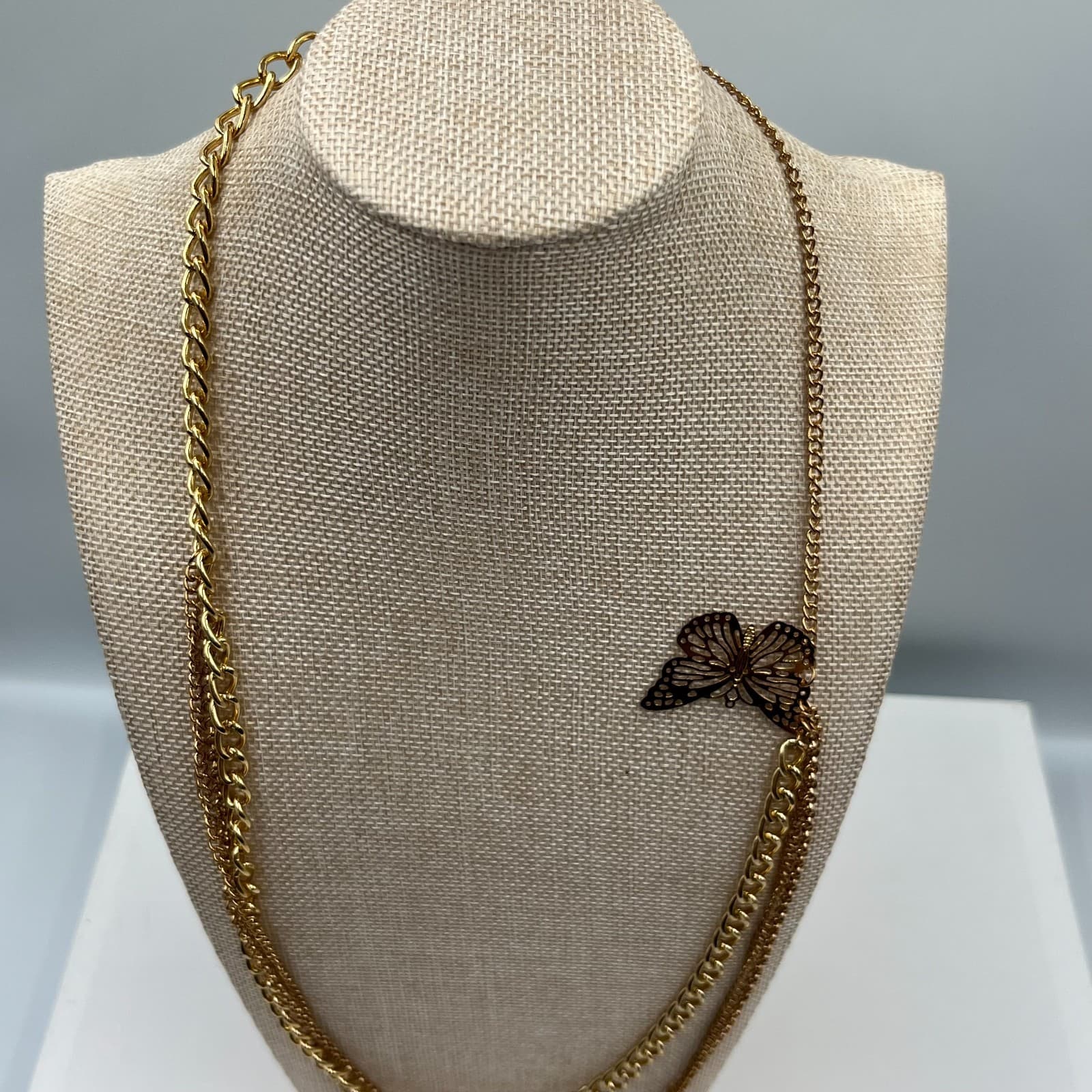 Gold-Tone Curb Chain Multi-Layered Decorative Butterfly Charm Lobster Necklace - Thumbnail 2