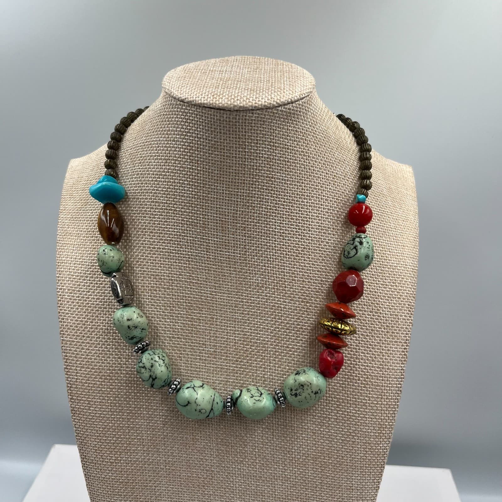 Vintage Silver-Tone Red Green Dyed Howlite Coral Bead Statement Lobster Necklace - Image 1
