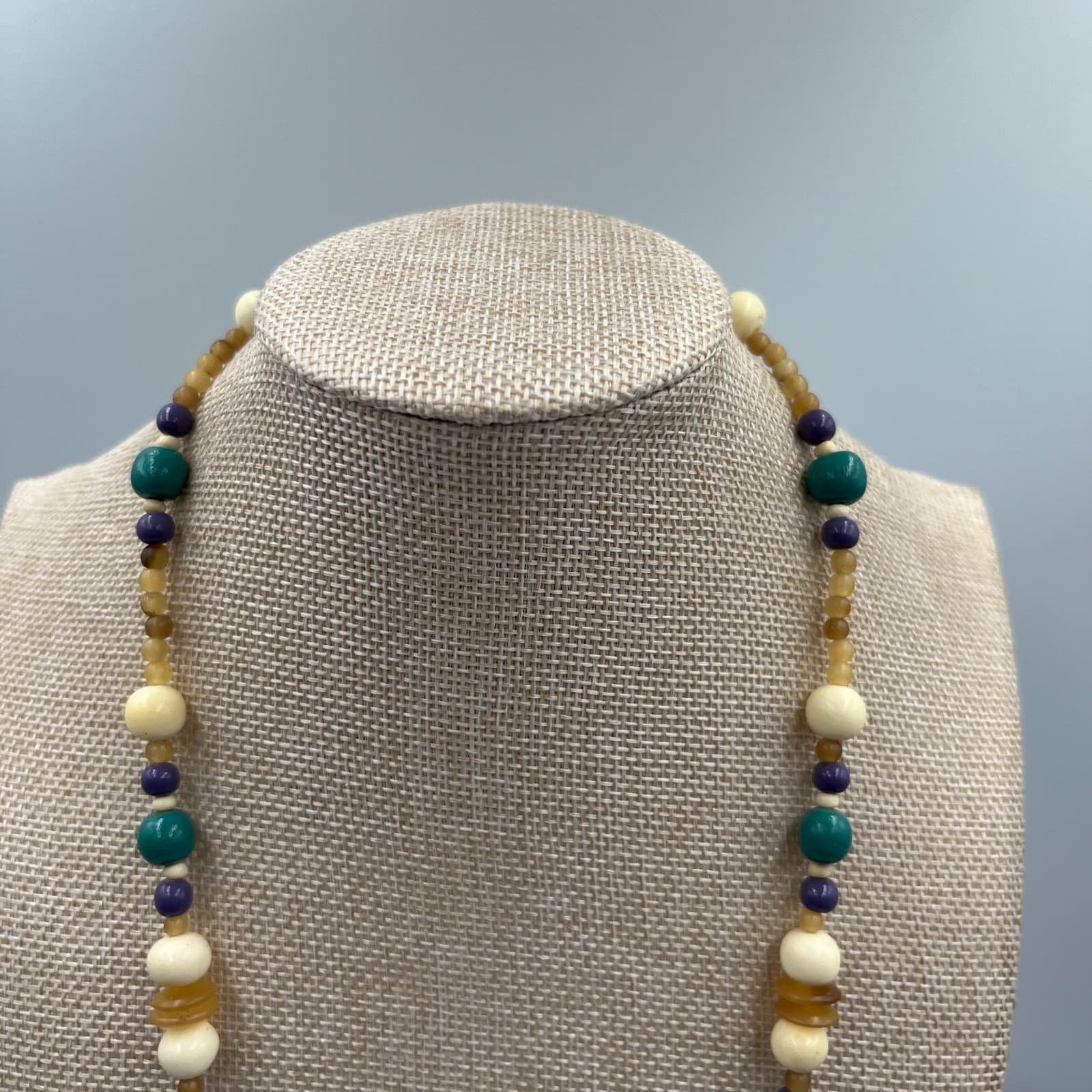 Vintage Artisanal Multicolor Mother-of-Pearl Beggar Bead Fish Pendant Necklace - Thumbnail 2