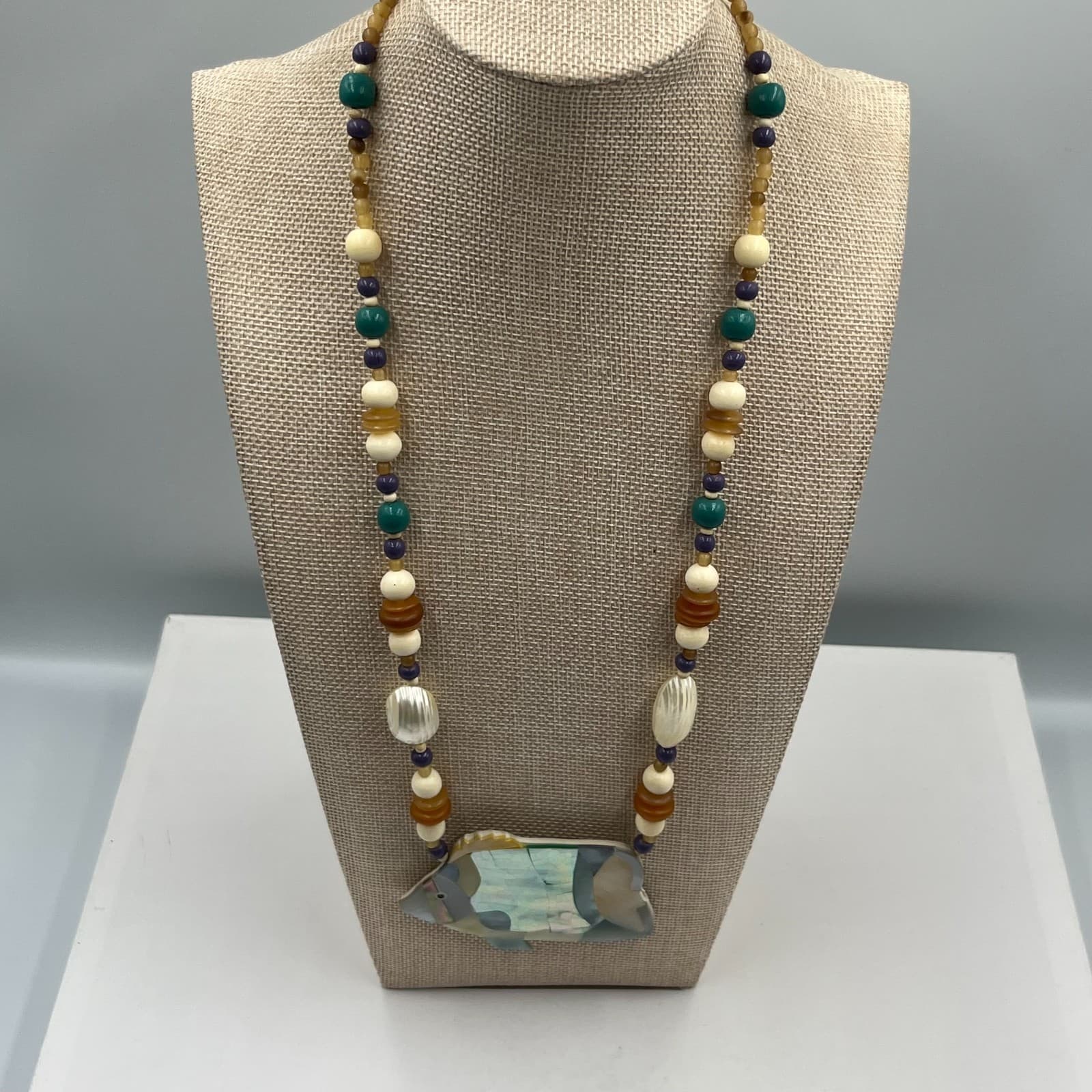 Vintage Artisanal Multicolor Mother-of-Pearl Beggar Bead Fish Pendant Necklace - Thumbnail 5