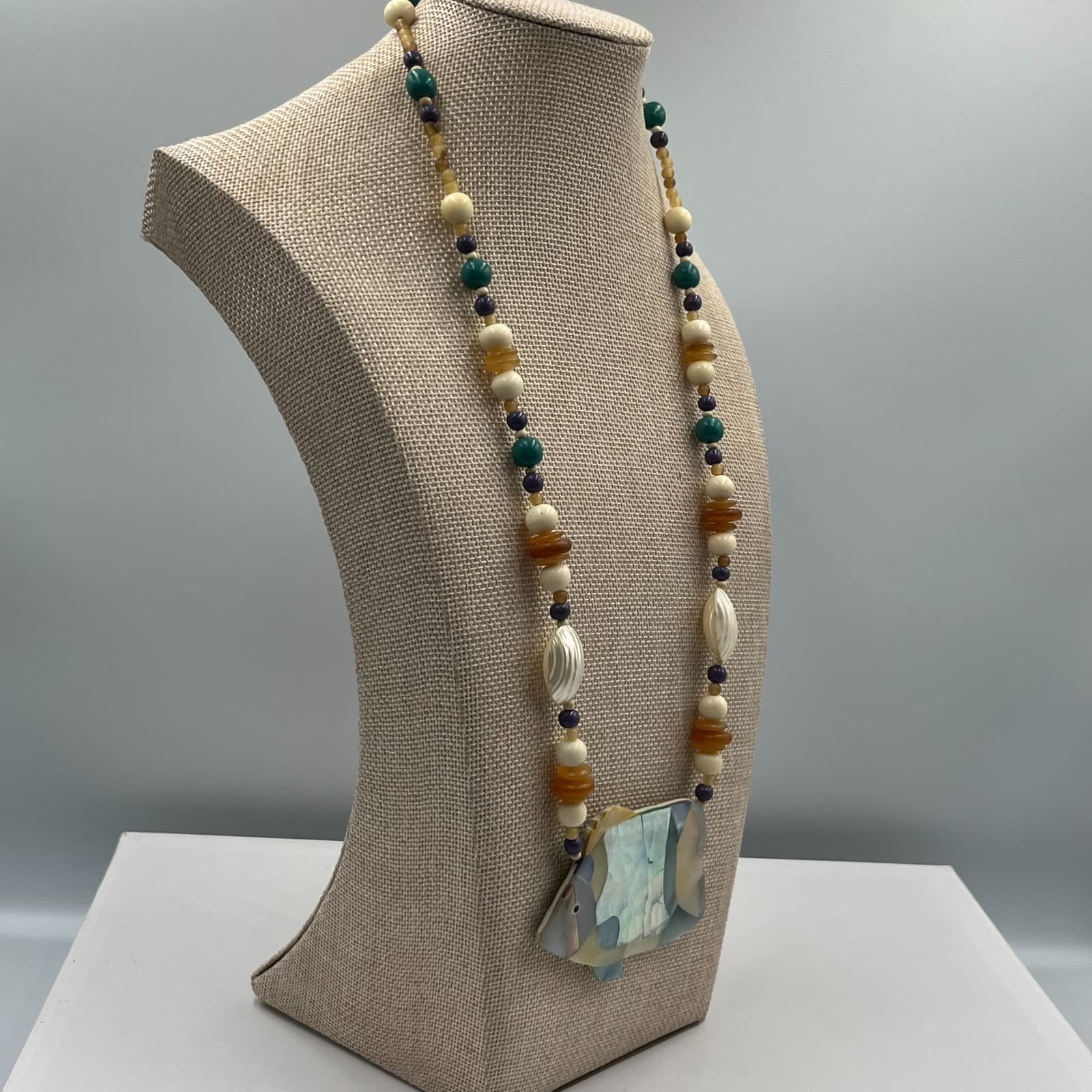 Vintage Artisanal Multicolor Mother-of-Pearl Beggar Bead Fish Pendant Necklace - Thumbnail 6