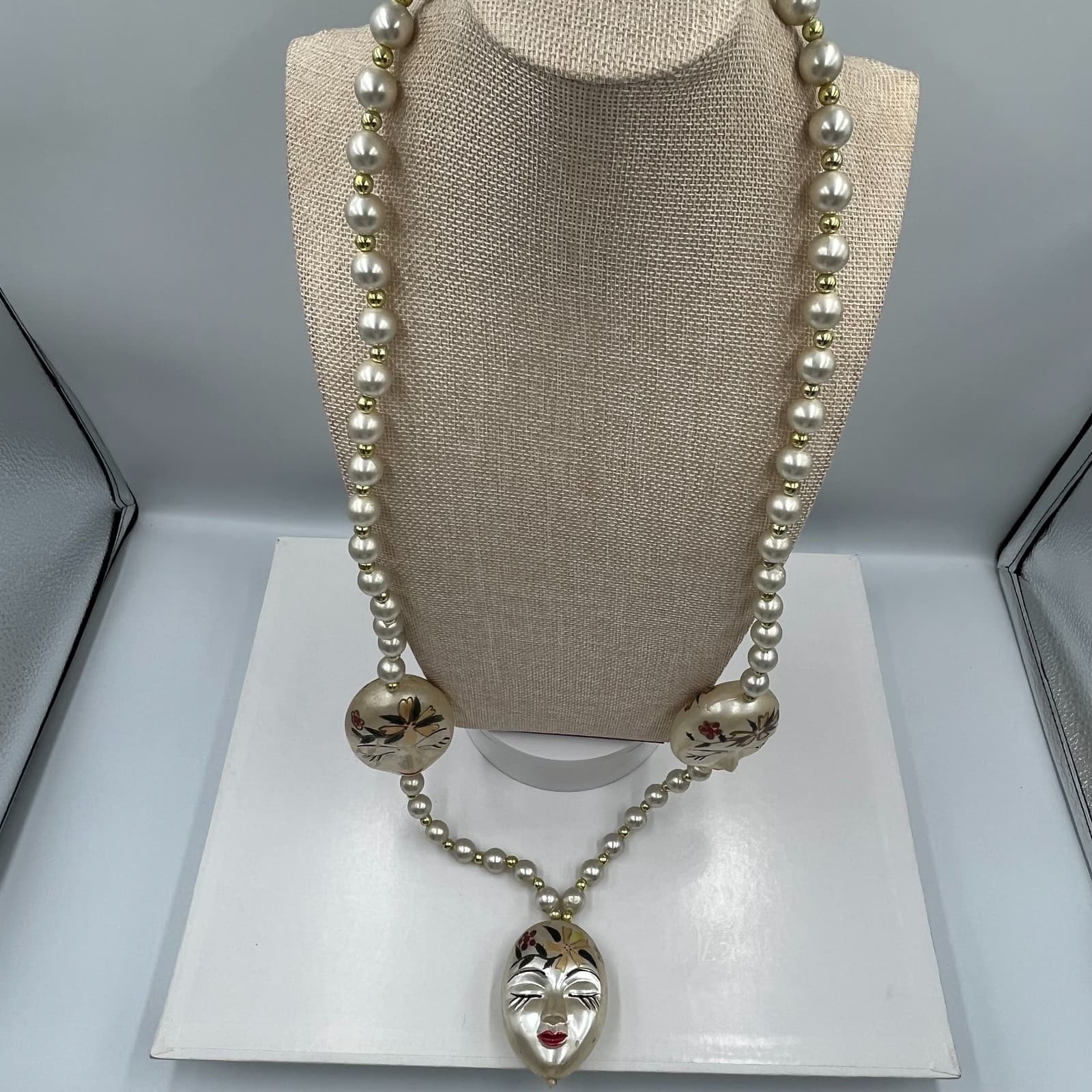 Vintage Theatrical Mother Of Pearls Avant-Garde Face Mask Statement Bib Necklace - Thumbnail 2