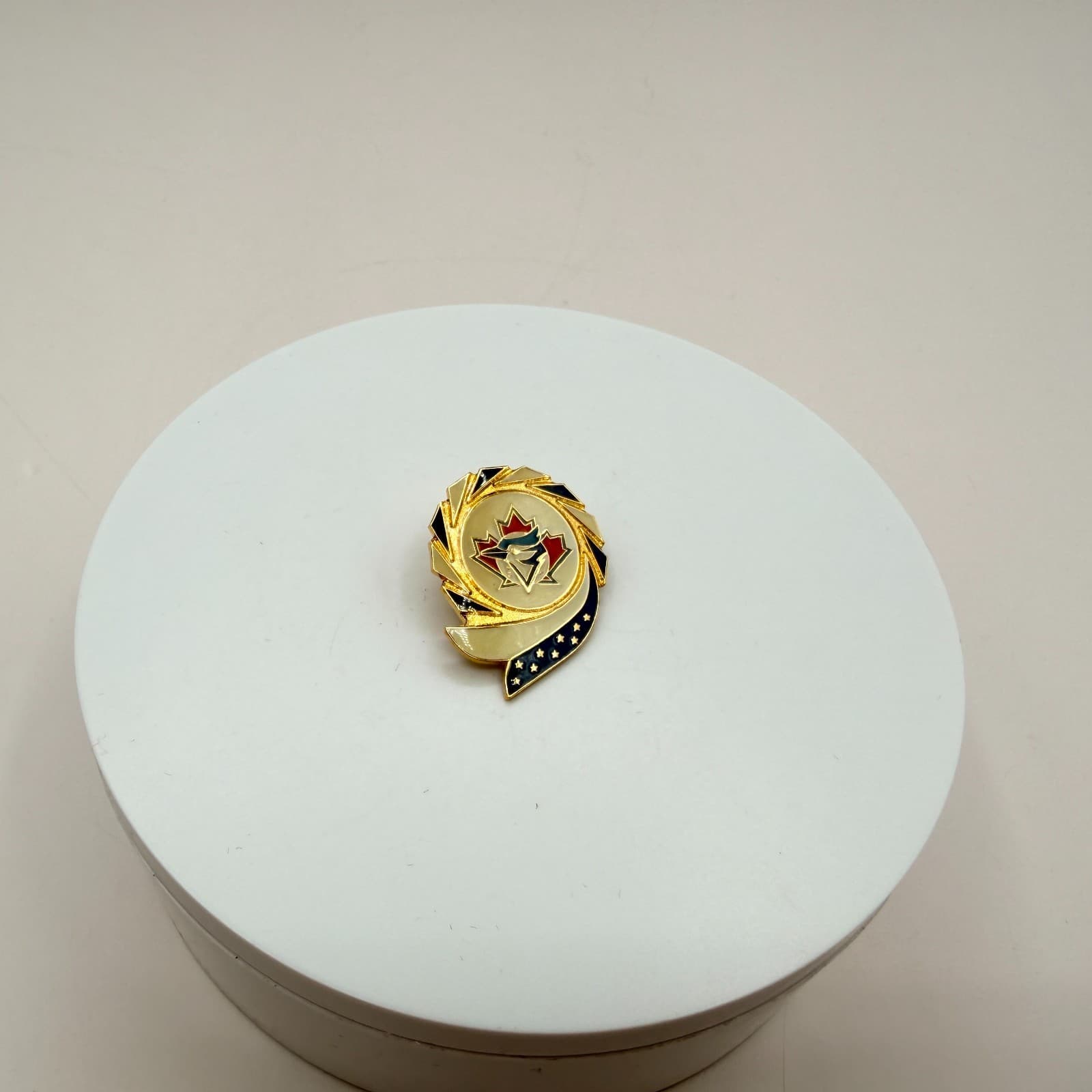 Vintage 1996 Aminco Toronto Blue Jays MLB Pin Gold Tone Enamel Fashion Jewelry - Thumbnail 4