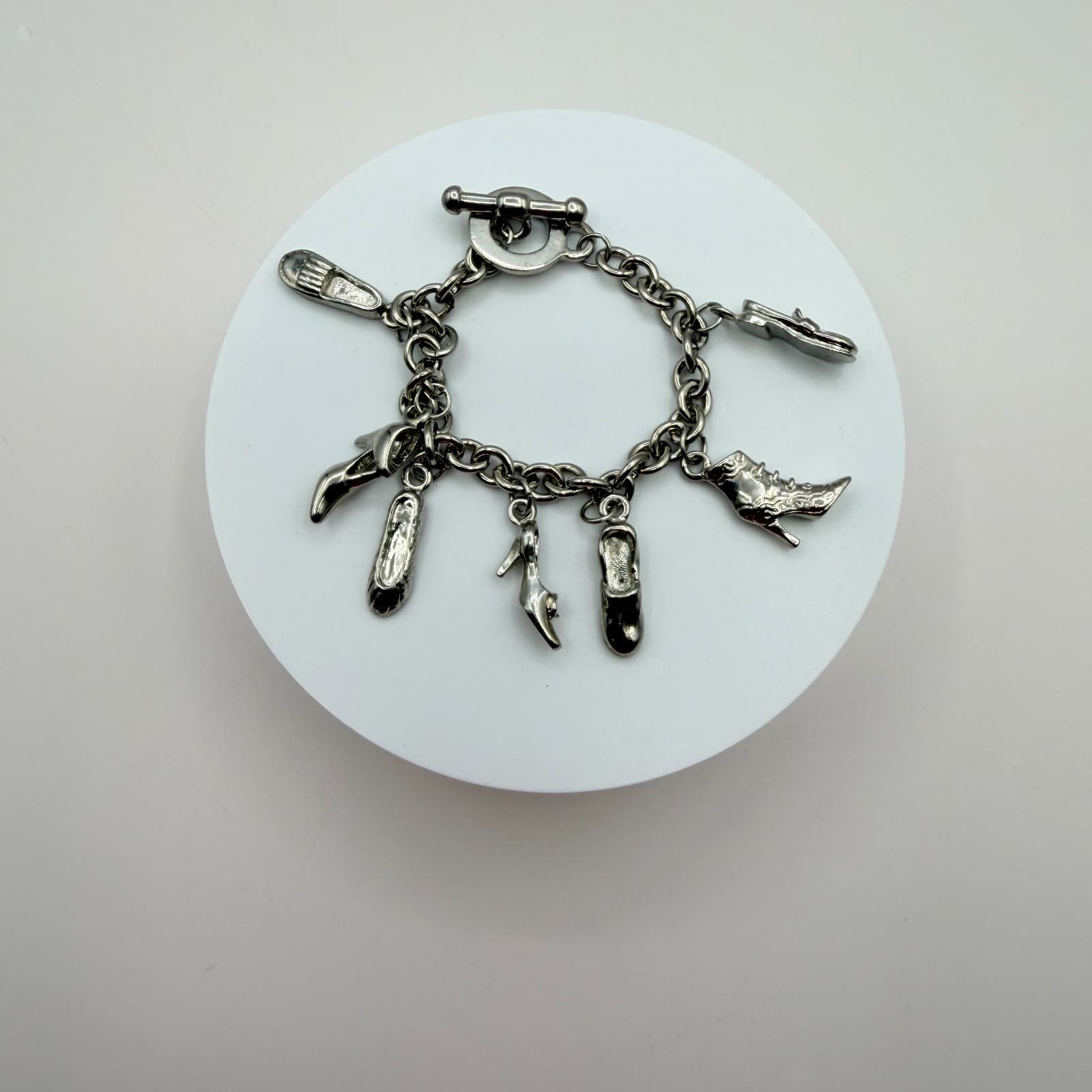 Vintage Y2K Silver Tone Shoe Charm Bracelet Women's Classic Fashion Jewelry - Thumbnail 2