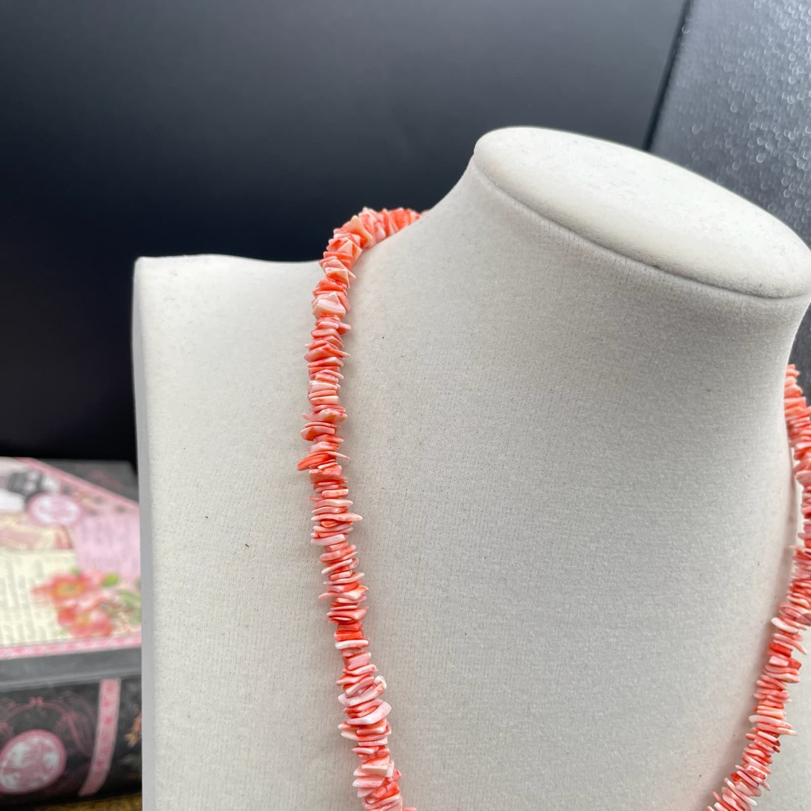 Vintage Pink Classic Beauty Fashion Women's Chip Heishi Beaded Magnetic Necklace - Thumbnail 4