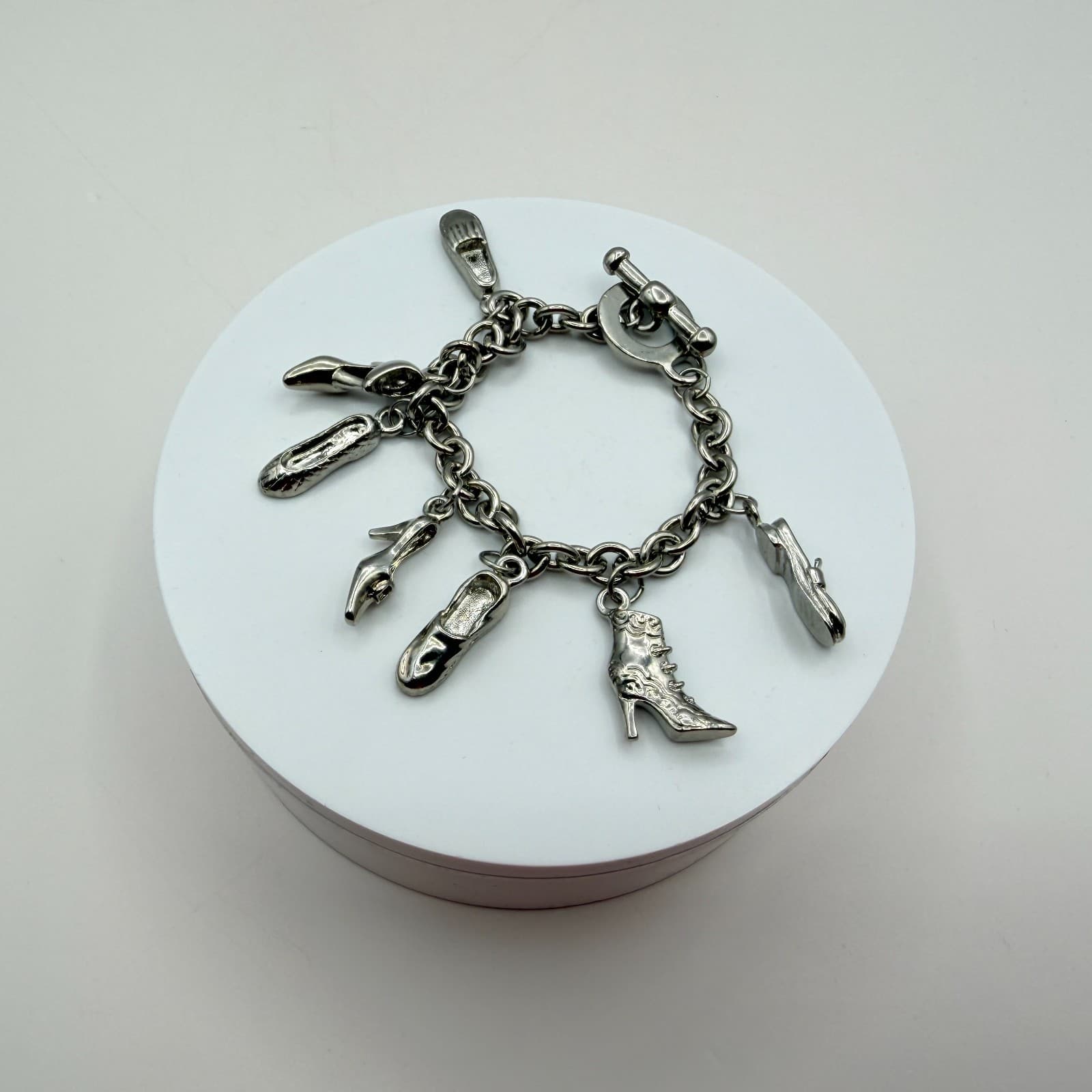 Vintage Y2K Silver Tone Shoe Charm Bracelet Women's Classic Fashion Jewelry - Thumbnail 7