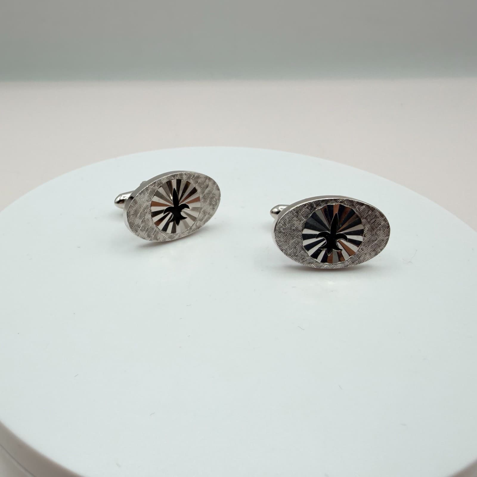 Vintage 70s Mid Century Fleur De Lis Cufflinks SilverTone Oval Sunburst Textured - Thumbnail 2