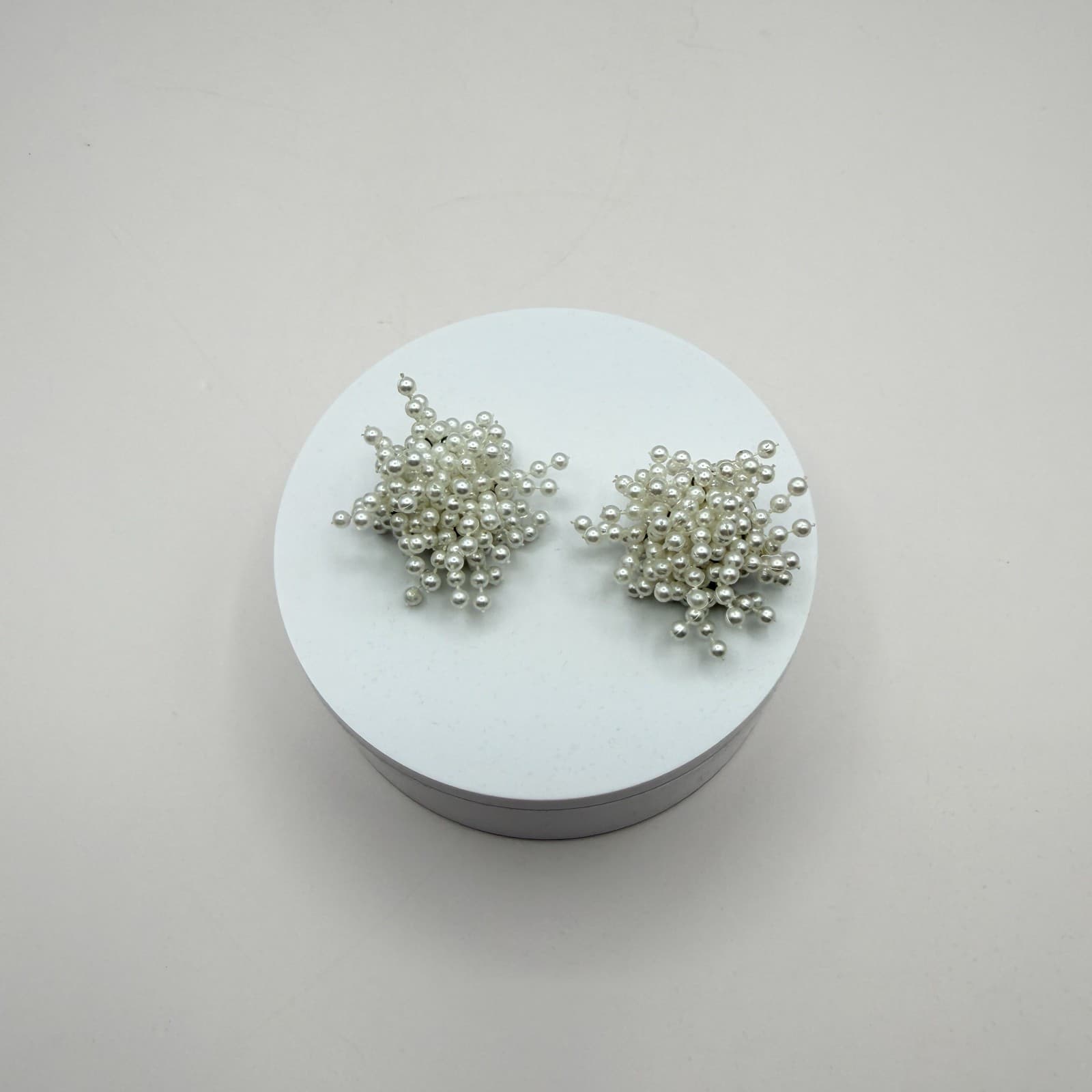 Vintage 90s Pearl Cluster Shoe Clips Wedding Footwear Embellishment Pair Jewelry - Image 1