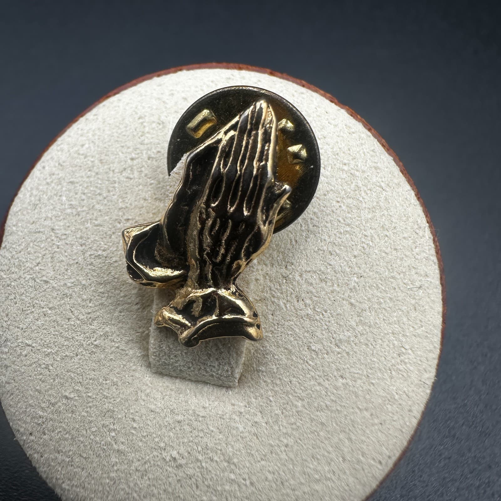 Vintage Goldtone Praying Hands Lapel Pin – Christian Prayer Brooch - Image 1