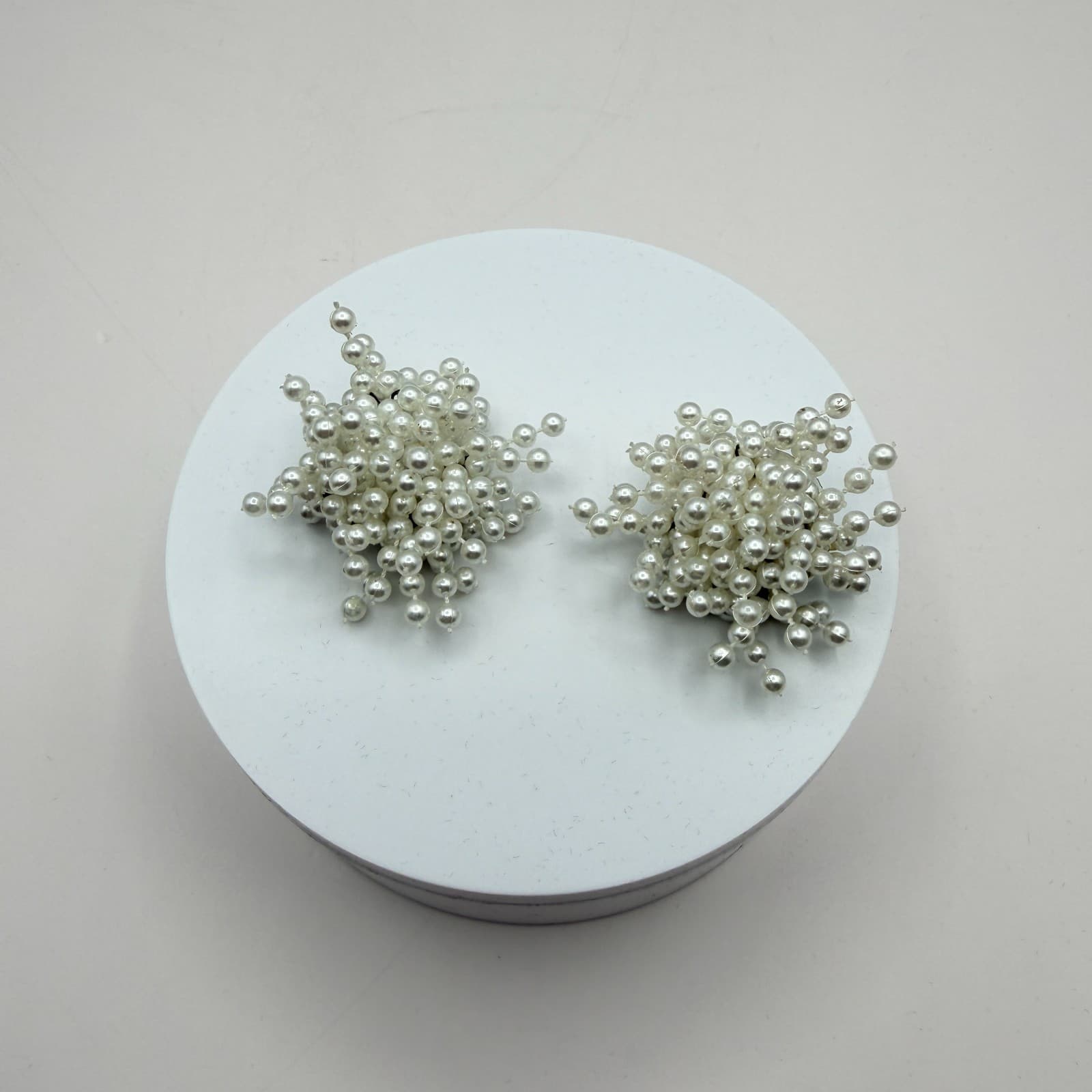 Vintage 90s Pearl Cluster Shoe Clips Wedding Footwear Embellishment Pair Jewelry - Thumbnail 2