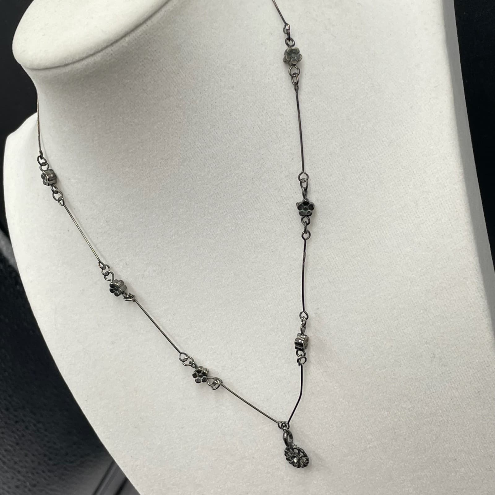 Vintage Silver-Toned Floral Station Retro Romantic Lobster Necklace - Size 19" - Thumbnail 9